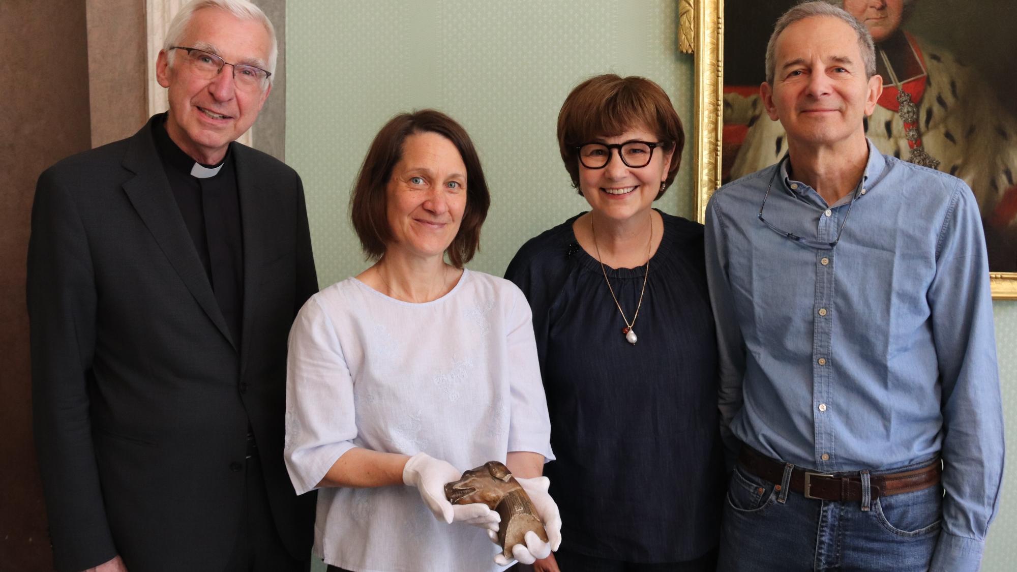 Treffen im Mainzer Dom- und Diözesanmuseum, von links: Domkapitular Professor Dr. Franz-Rudolf Weinert, Direktorin des Mainzer Dom- und Diözesanmuseums, Dr. Anja Lempges, Professorin Daška Domljan und ihr Mann Dr. Tomislav Luetić