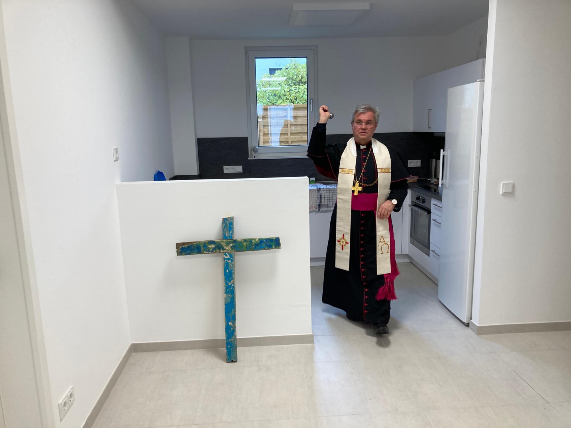 Weihbischof Dr. Udo Markus Bentz segnete die Räume von Kita und Gemeindezentrum St. Georg in Mainz-Bretzenheim (c) Bistum Mainz/Hoffmann
