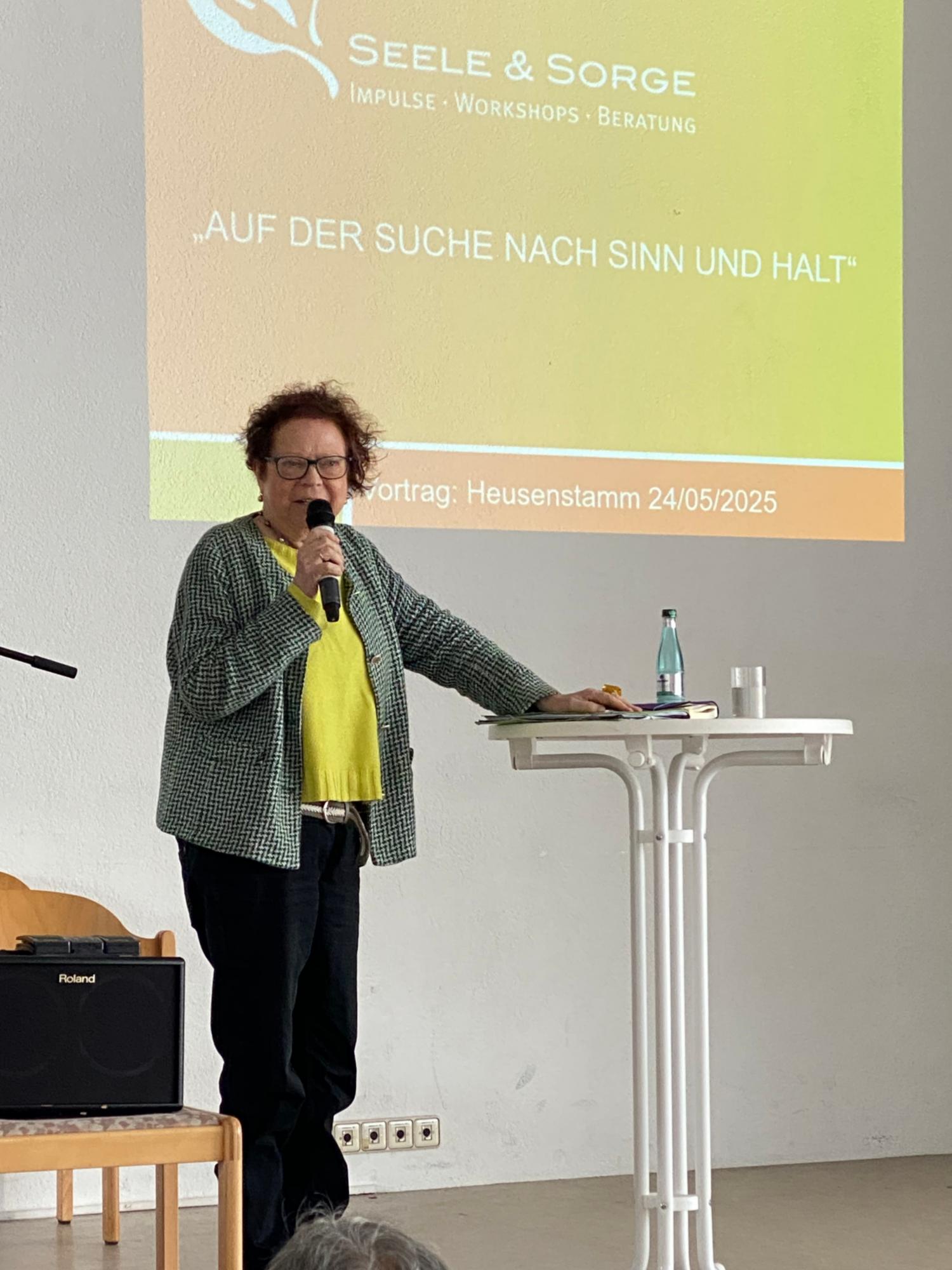 Theologin, Pastorin und Publizistin Cornelia Coenen-Marx beim Seniorentag in Heusenstamm (c) Bistum Mainz/Erika Ochs