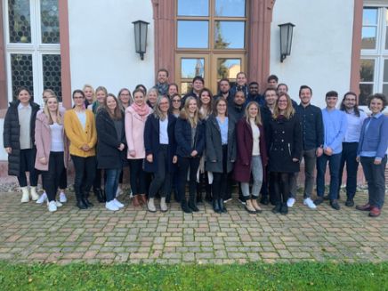 Gruppenbild der angehenden Religionslehrerinnen und Religionslehrer