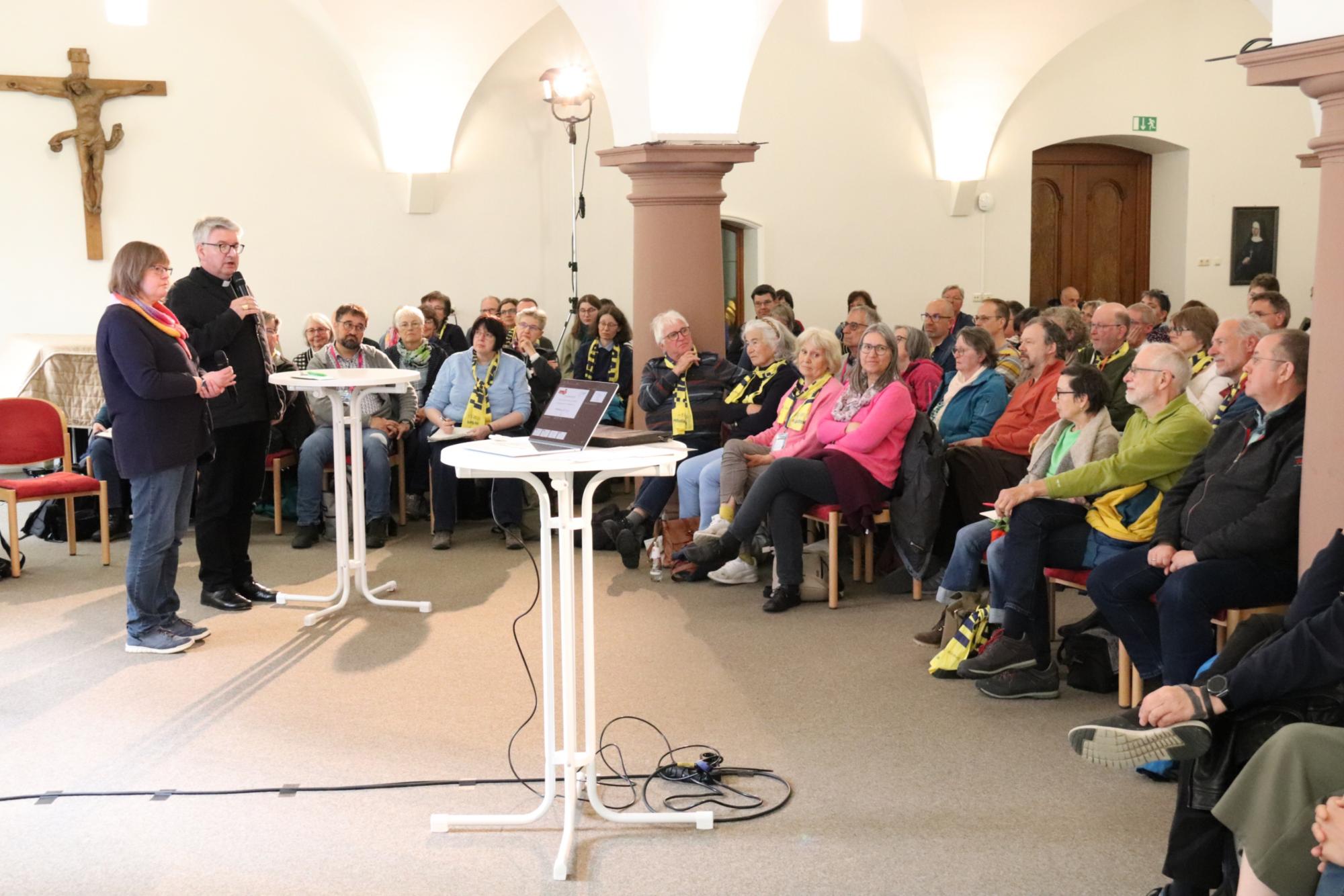 Liturgiewerkstatt auf dem Katholikentag mit Bischof Kohlgraf (c) Bistum Mainz/Hoffmann