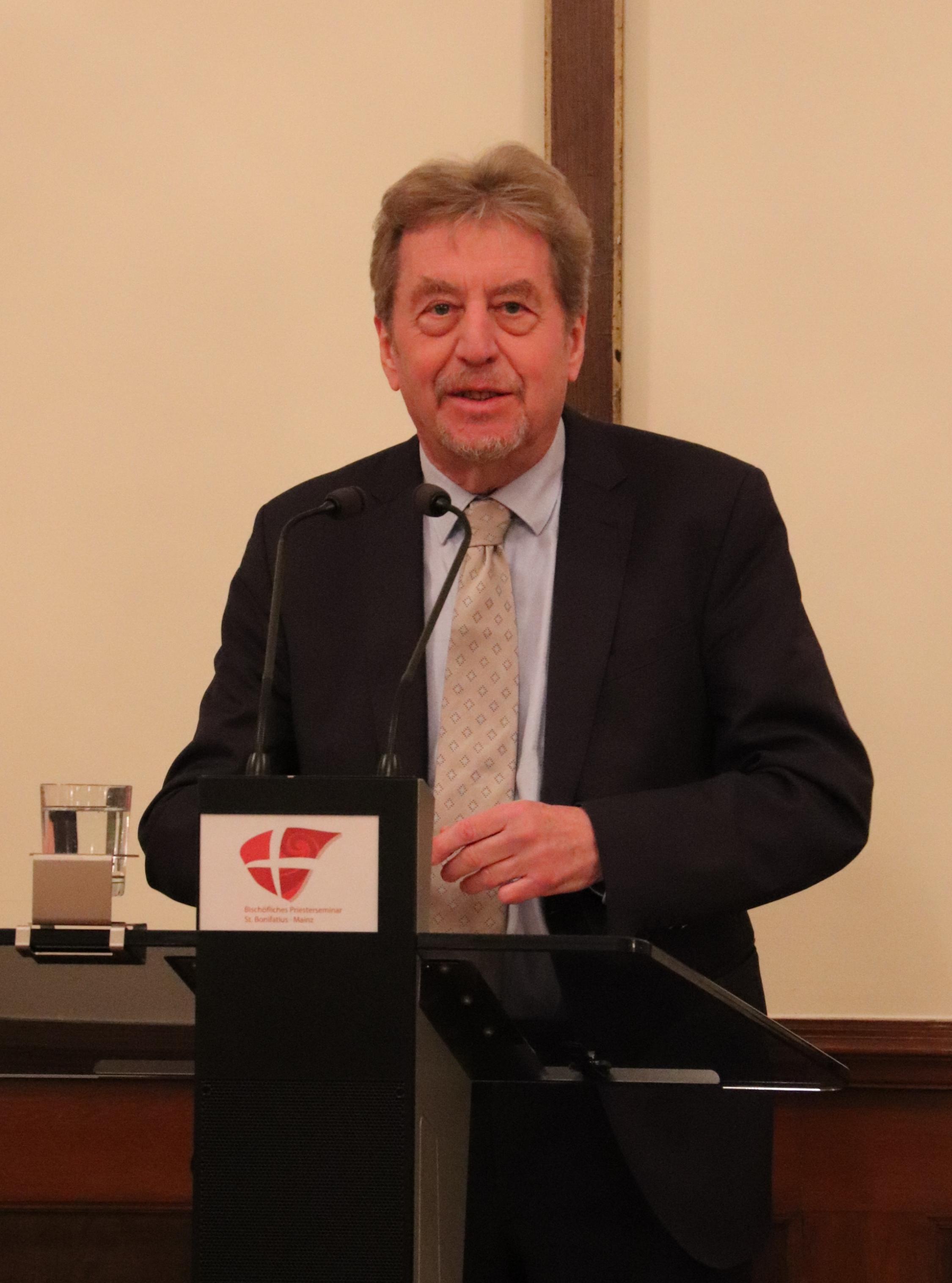 Sozialphilosoph Professor Hans Joas bei seinem Festvortrag im Mainzer Priesterseminar