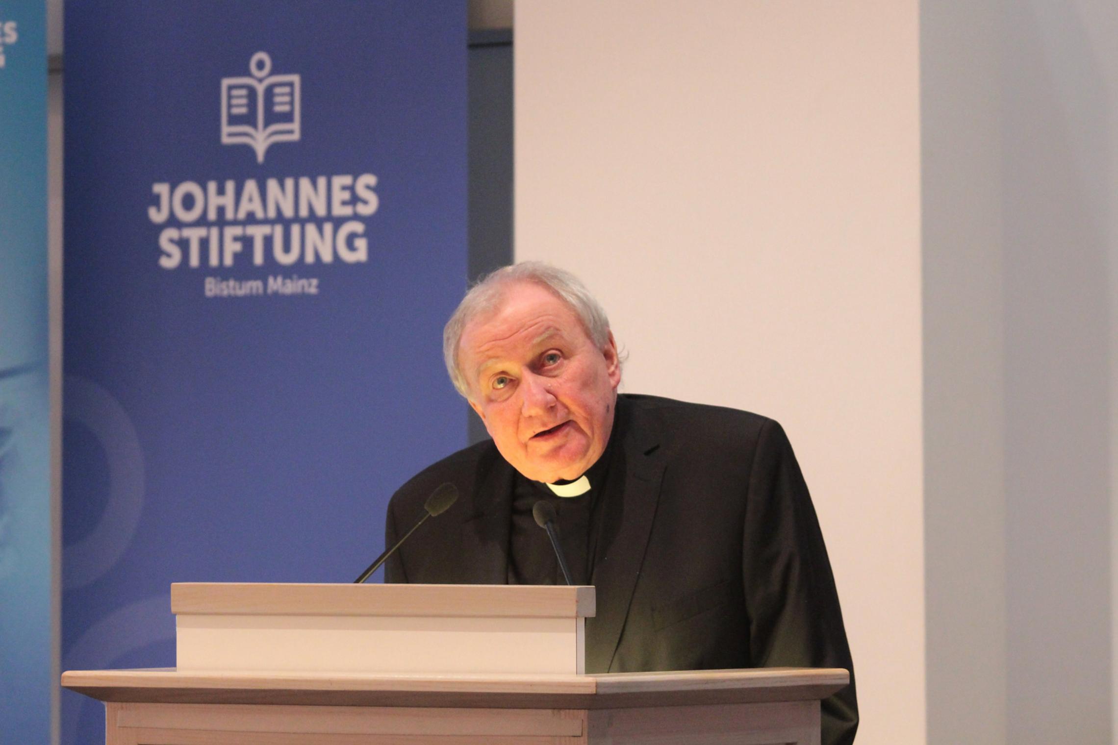 Mainz, 13. Oktober 2017: In seiner Ansprache hob der Mainzer Bischofsvikar, Domkapitular Prälat Dietmar Giebelmann, hervor, dass die „Johannes Stiftung Bistum Mainz“ ihr Engagement im Bereich der Integration von jungen Menschen durch Bildung verstärkt.