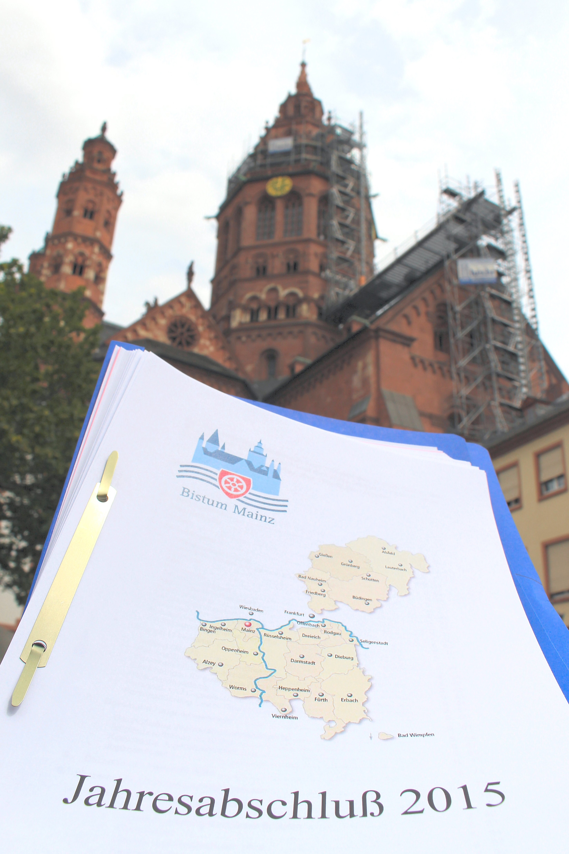 Bei der Sitzung der Vollversammlung des Kirchensteuerrates hat die Finanzverwaltung des Bistums Mainz am Dienstag, 12. Juli 2016, im Mainzer Haus am Dom den Jahresabschluss 2015 für das Bistum Mainz und den Bischöflichen Stuhl zu Mainz in konsolidierter Rechnungslegung vorgelegt.