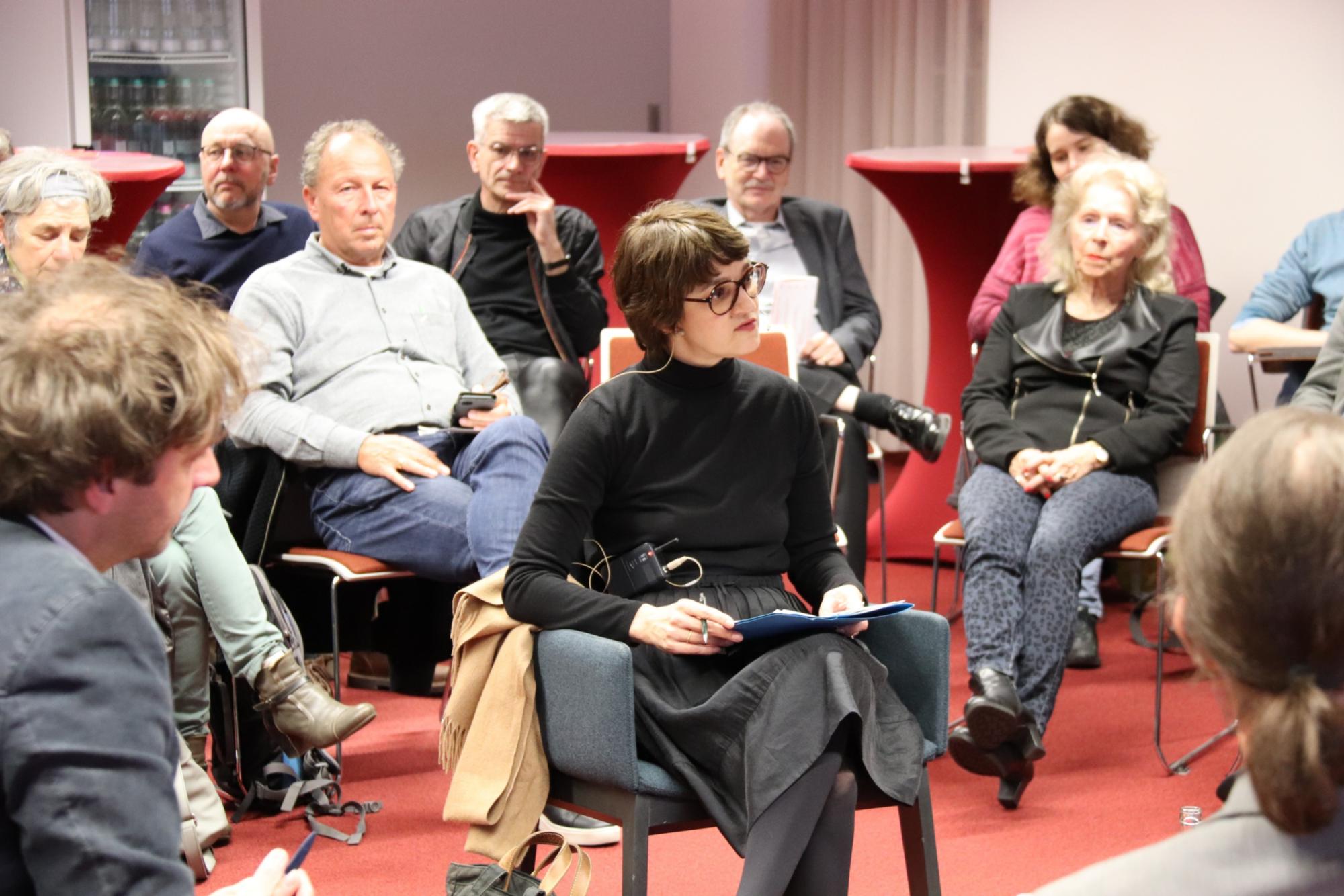 Akademie-Direktorin PD Dr. Marita Liebermann moderierte den Abend zur Klimakommunikation (c) Bistum Mainz/Hoffmann