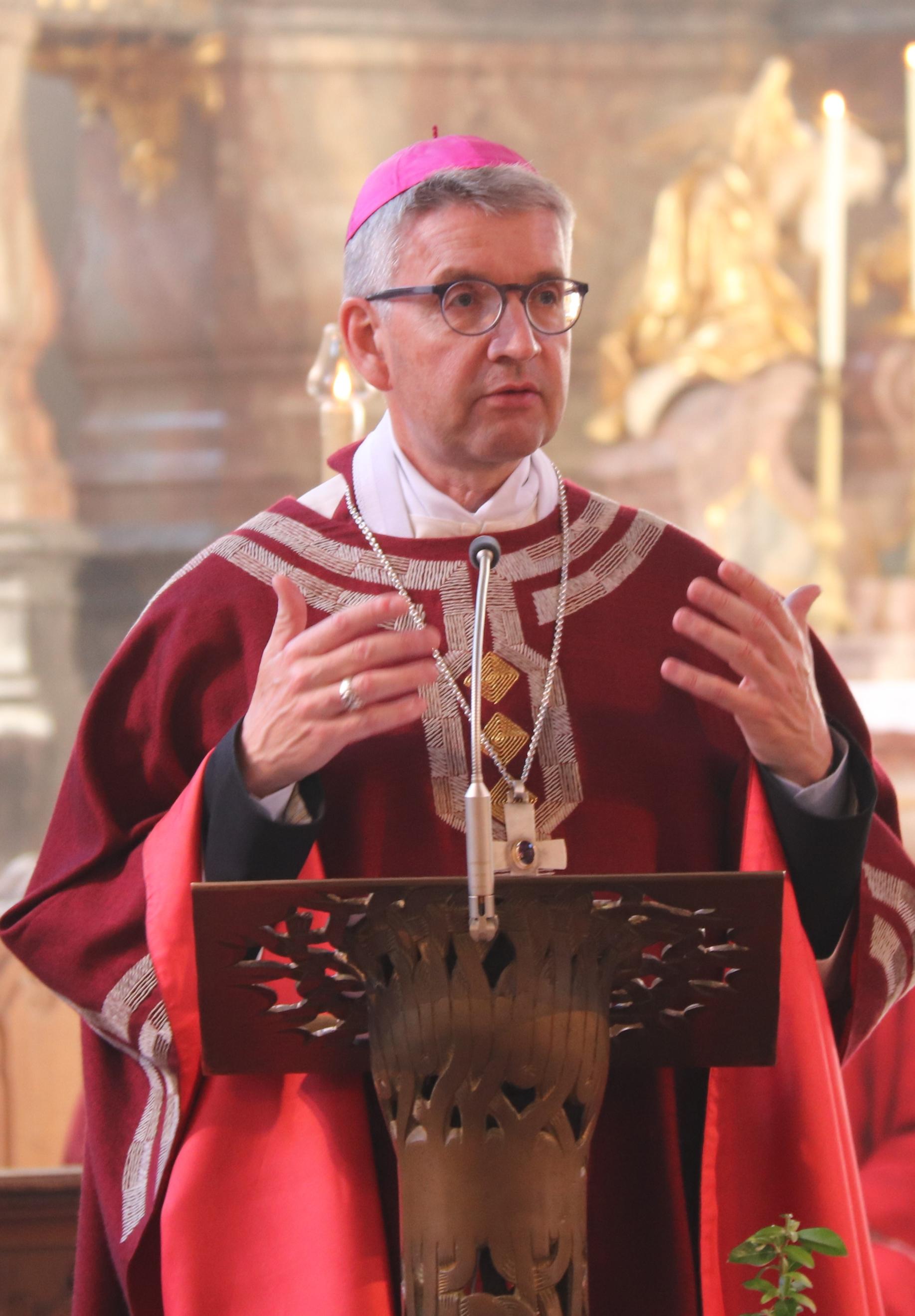 Bischof Peter Kohlgraf predigte im Pontifikalamt zum Auftakt des Bonifatiusfestes im Mainzer Priesterseminar (c) Bistum Mainz/Hoffmann