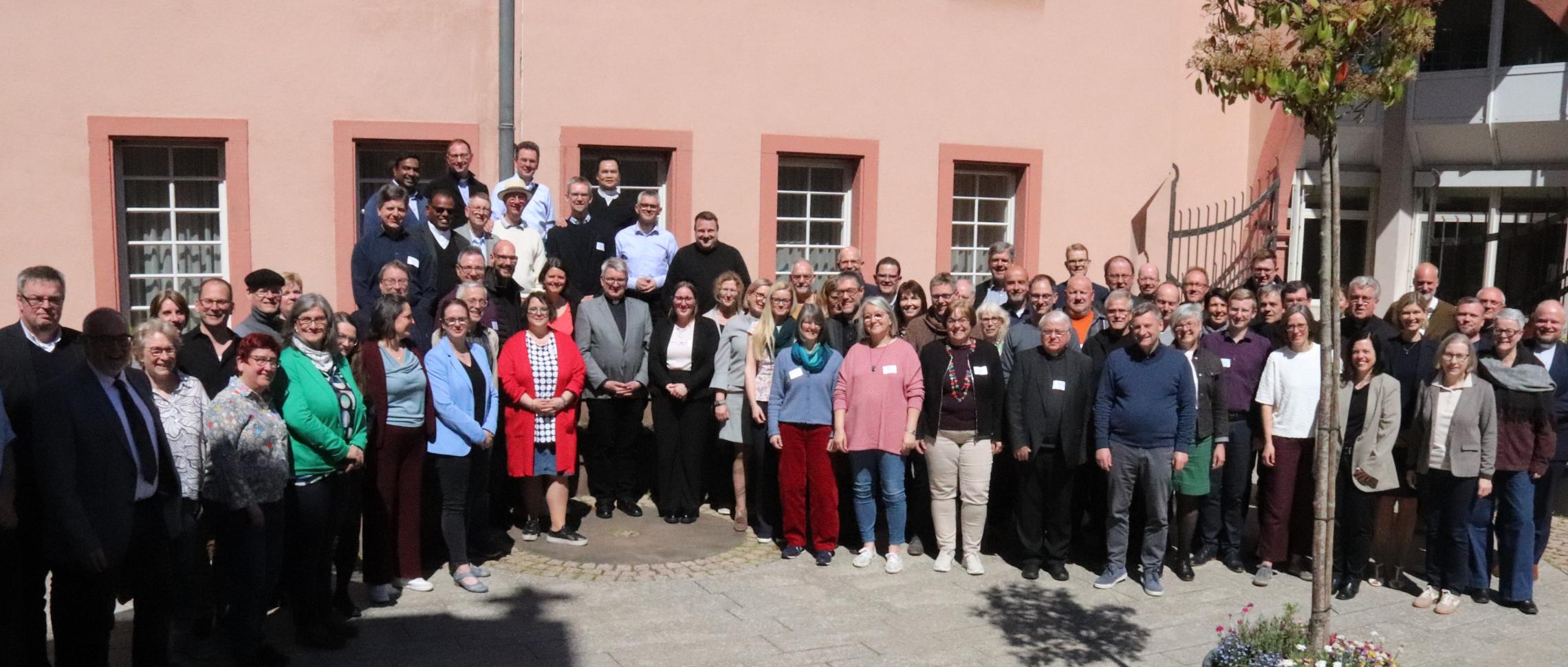 Die Konferenz der Pfarreileitung tagte erstmals im Erbacher Hof in Mainz