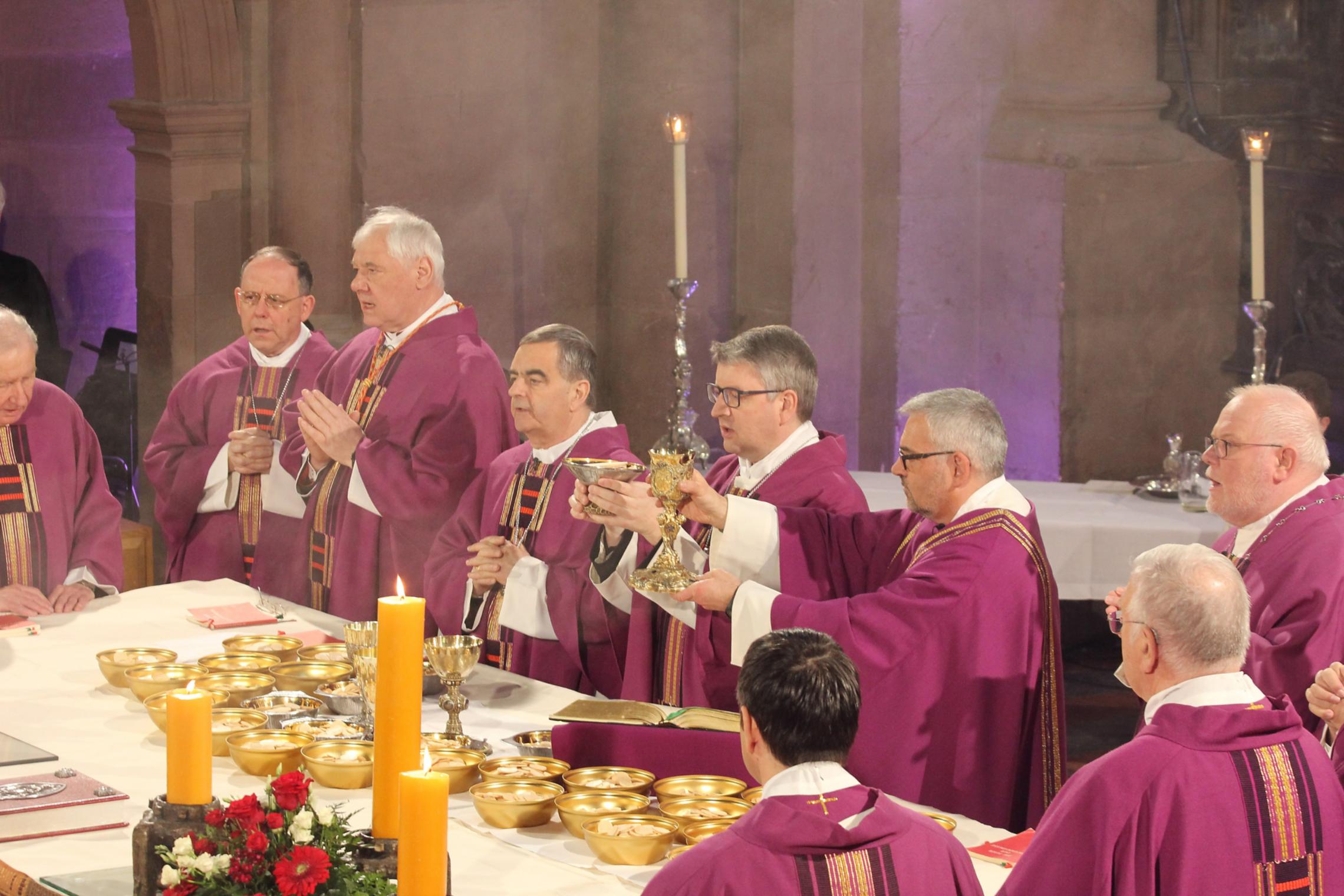 Mainz, 21.3.2018: Bischof Peter Kohlgraf mit den Konzelebranten des Gottesdienstes.
