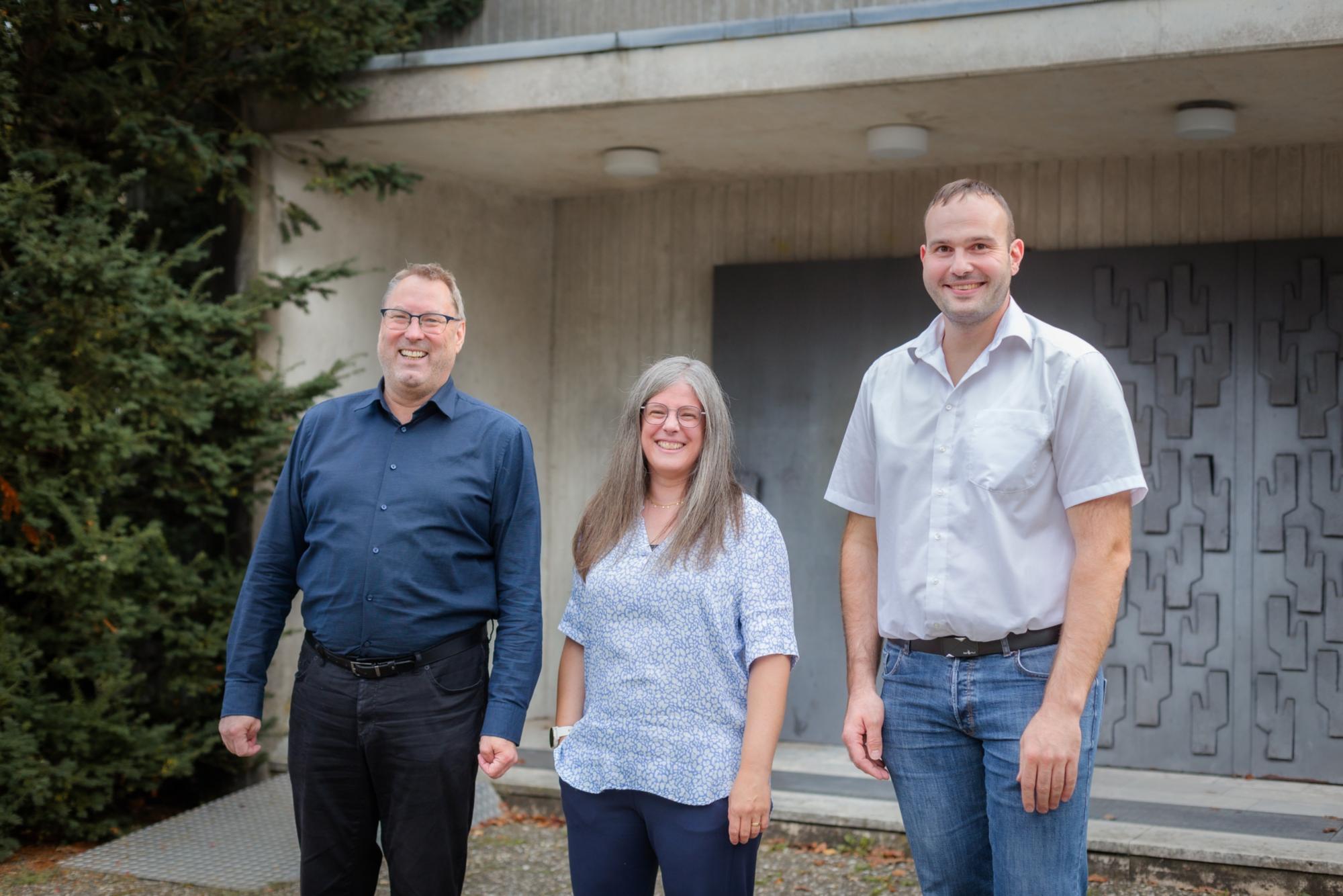 Leitungsteam der Pfarrei St. Franziskus in Offenbach (von links): Pfarrer Andreas Puckel, Koordinatorin und Gemeindereferentin Marcella Luft-Weber, Verwaltungsleiter Christian Berberich (c) Dennis Lat