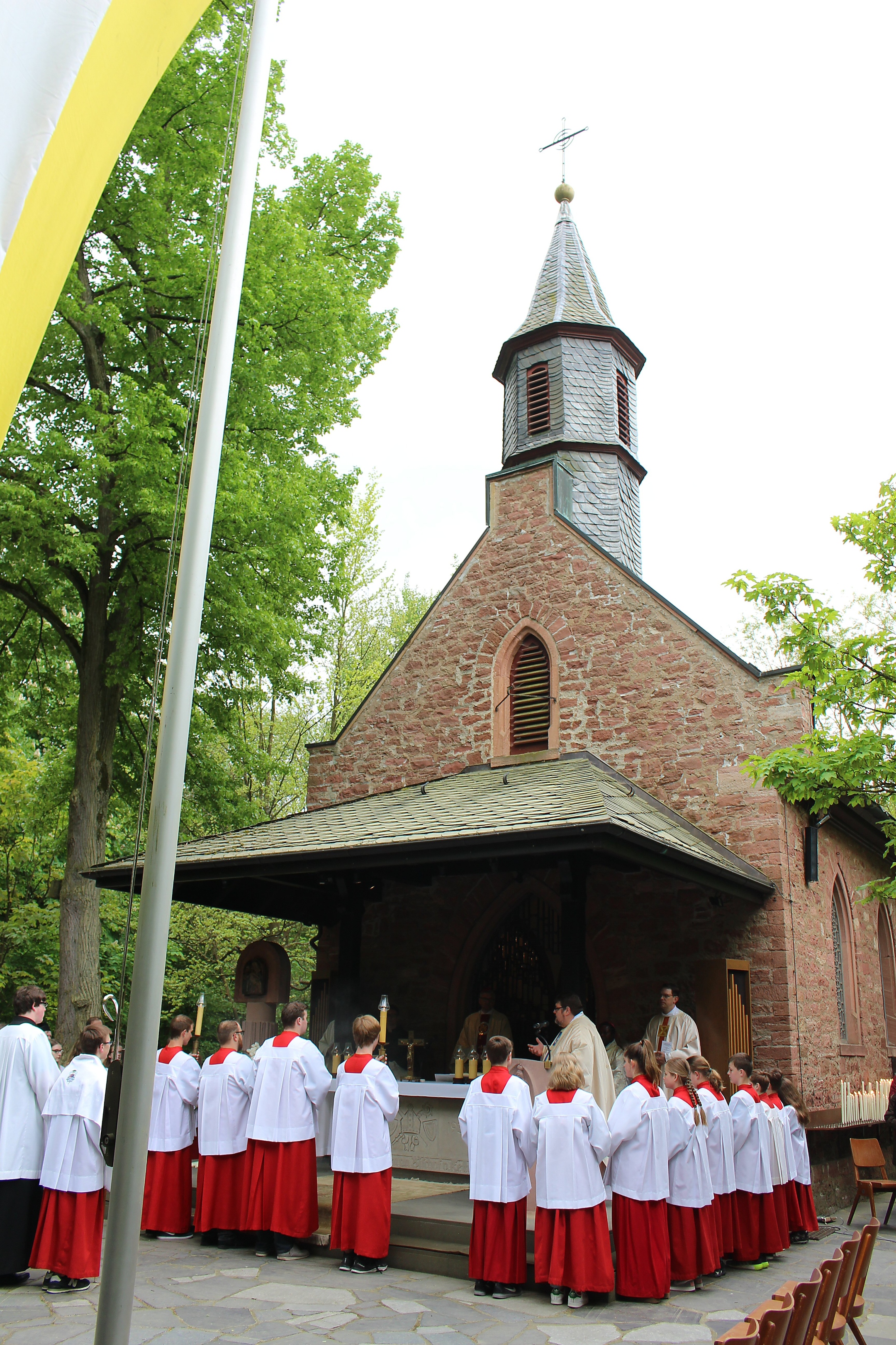 Klein-Krotzenburg, 1. Mai 2018: Bischof Wilhelm Emmanuel von Ketteler ließ 1866 den Grundstein zur heutigen Kapelle legen, 1868 folgte die Einweihung.
