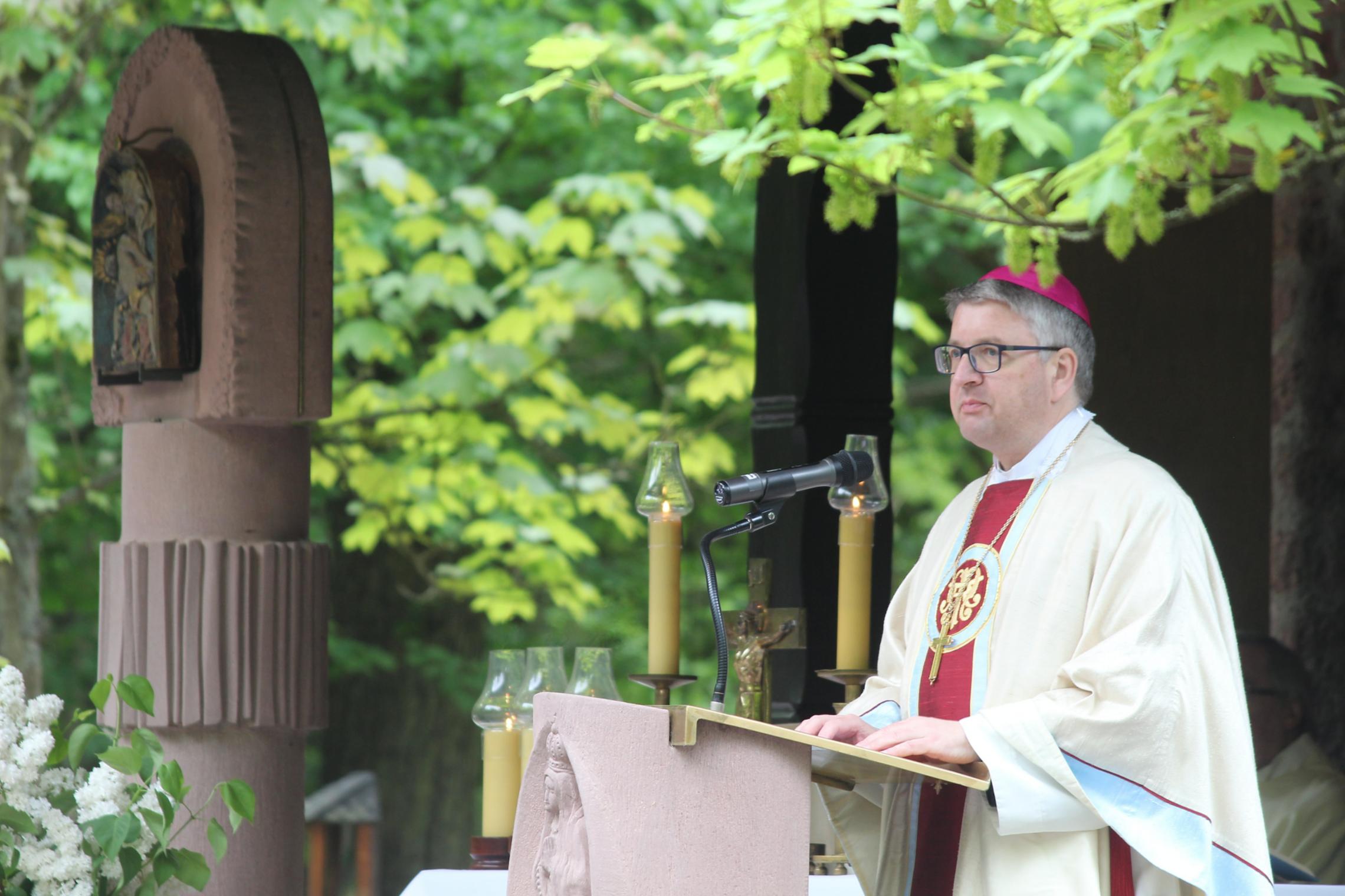 Klein-Krotzenburg, 1. Mai 2018: Bischof Peter Kohlgraf bei seiner Predigt auf der Liebfrauenheide.