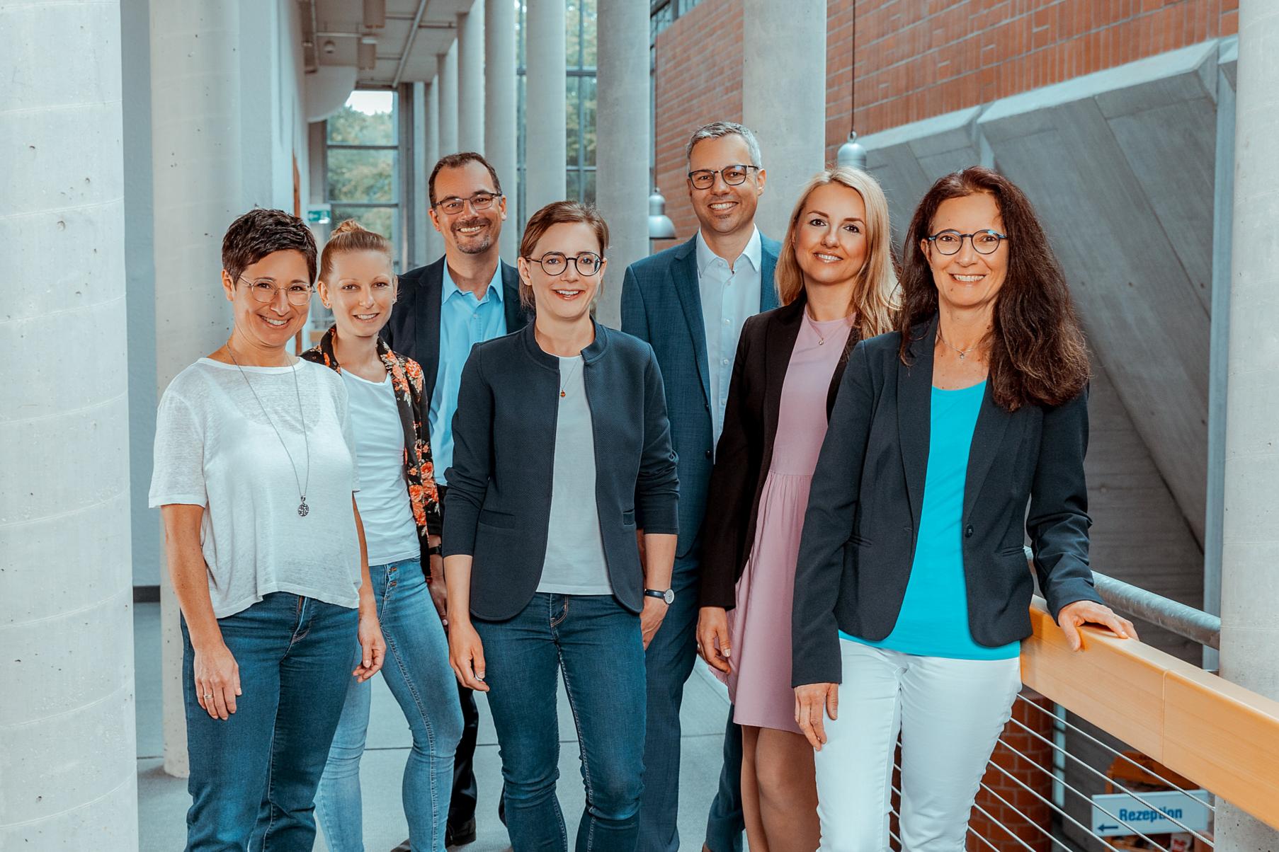 Team des Pädagogischen Zentrums in Wiesbaden-Naurod (c) LisaKriegFotografie