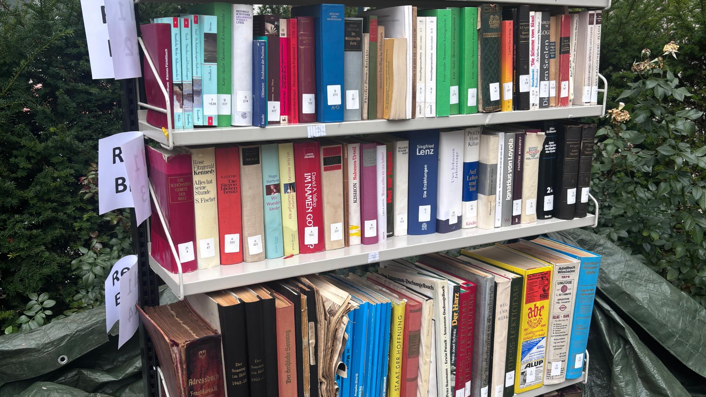 Simulierter Wasserschaden bei einer Notfallübung an der Mainzer Martinus-Bibliothek