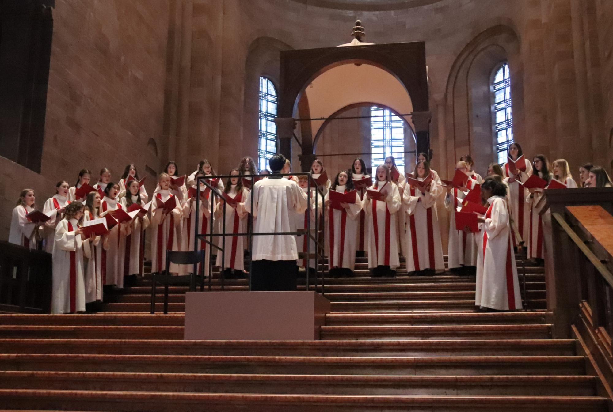 Mädchenchor am Dom und St. Quintin in der Missa Chrismatis (c) Bistum Mainz/Hoffmann