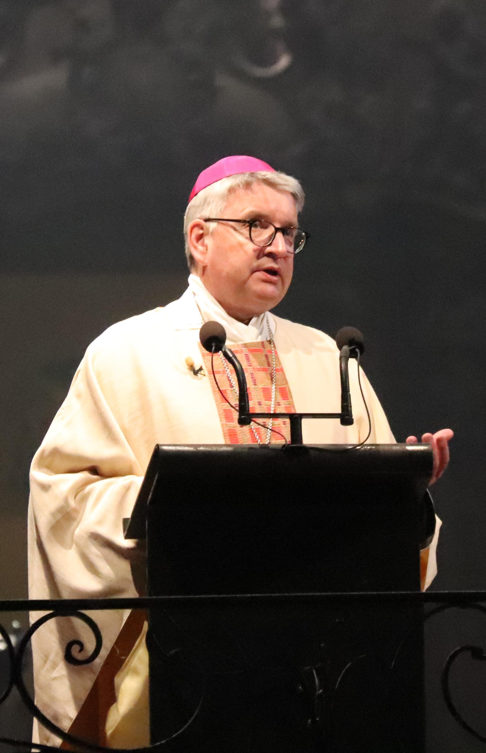Bischof Peter Kohlgraf bei seiner Predigt in der Missa Chrismatis im Mainzer Dom (c) Bistum Mainz/Hoffmann