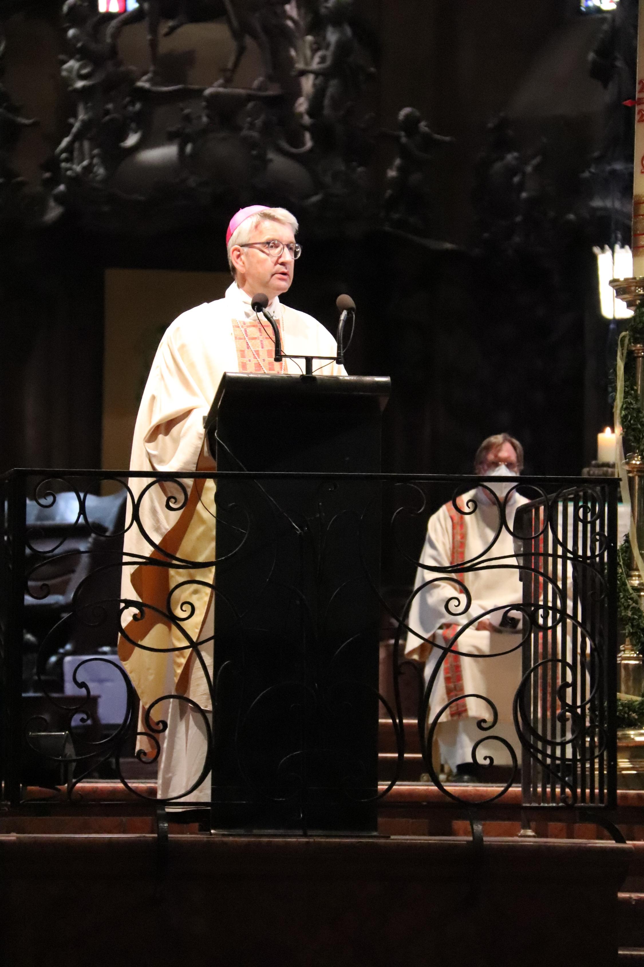 Bischof Peter Kohlgraf predigt bei der Missio canonica im Mainzer Dom
