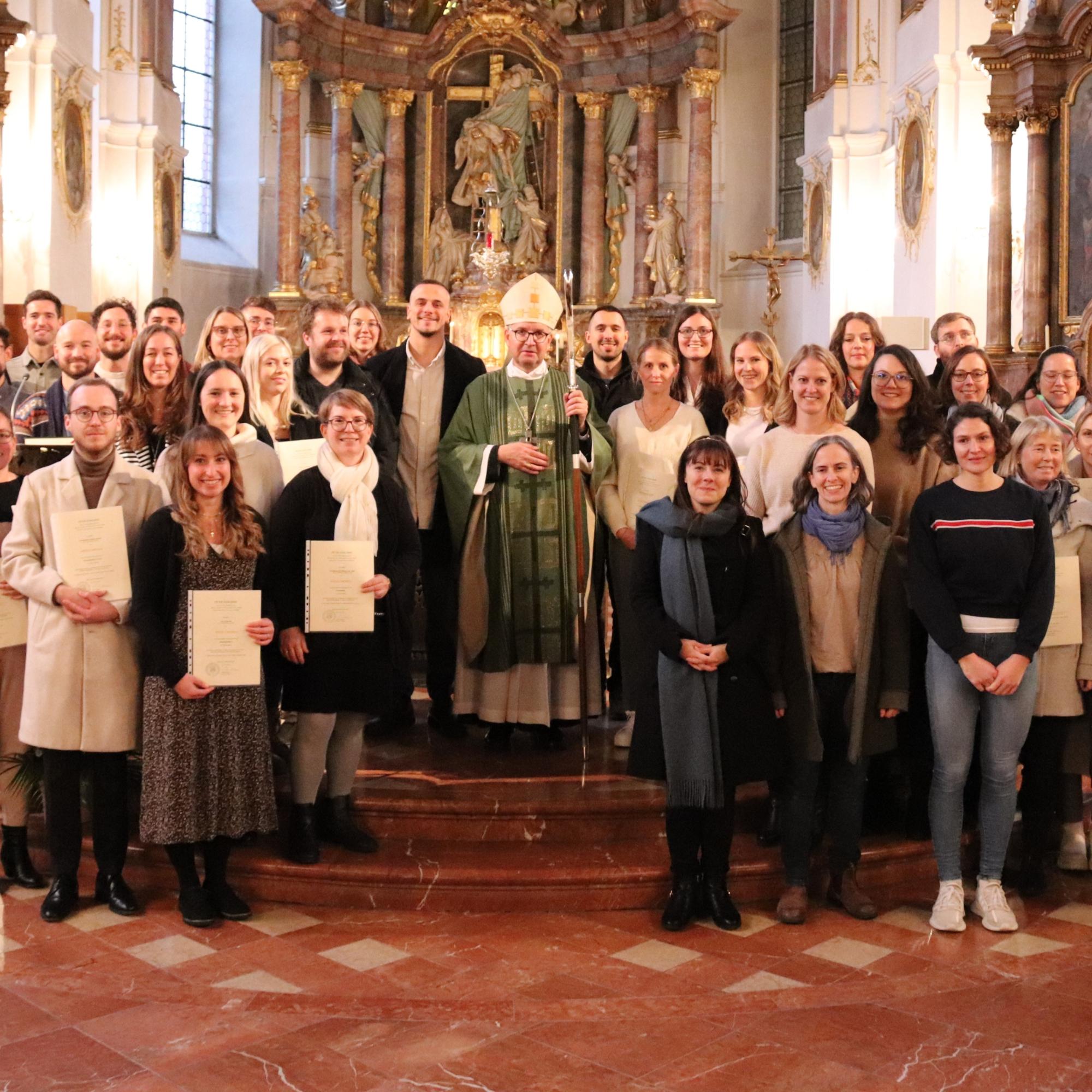 Bischof Peter Kohlgraf verlieh die Missio canonica an 39 Religionslehrerinnen und Religionslehrer