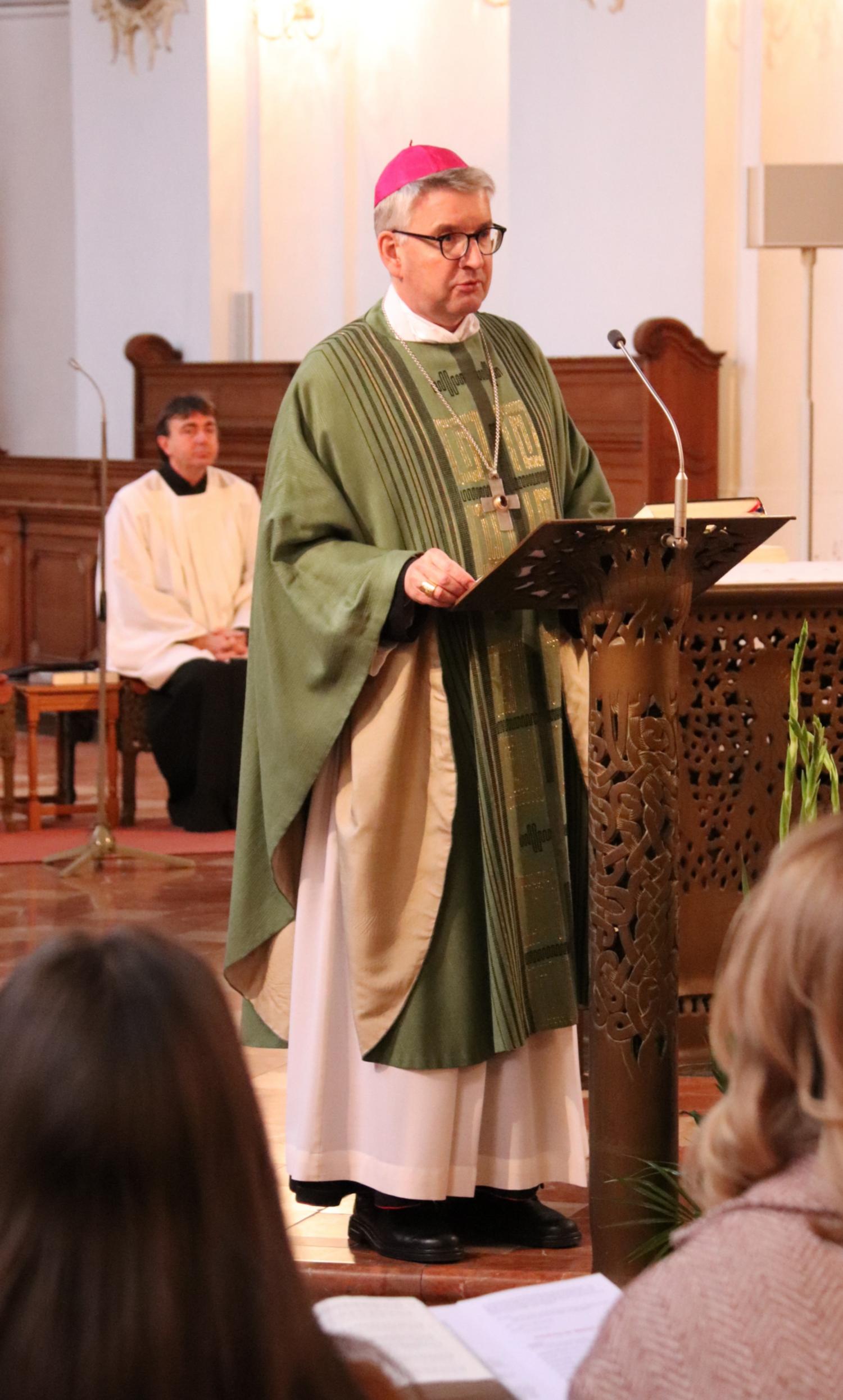 Bischof Kohlgraf sprach in seiner Predigt zur Missio canonica auch über die neue Enzyklika des Papstes (c) Bistum Mainz/Hoffmann