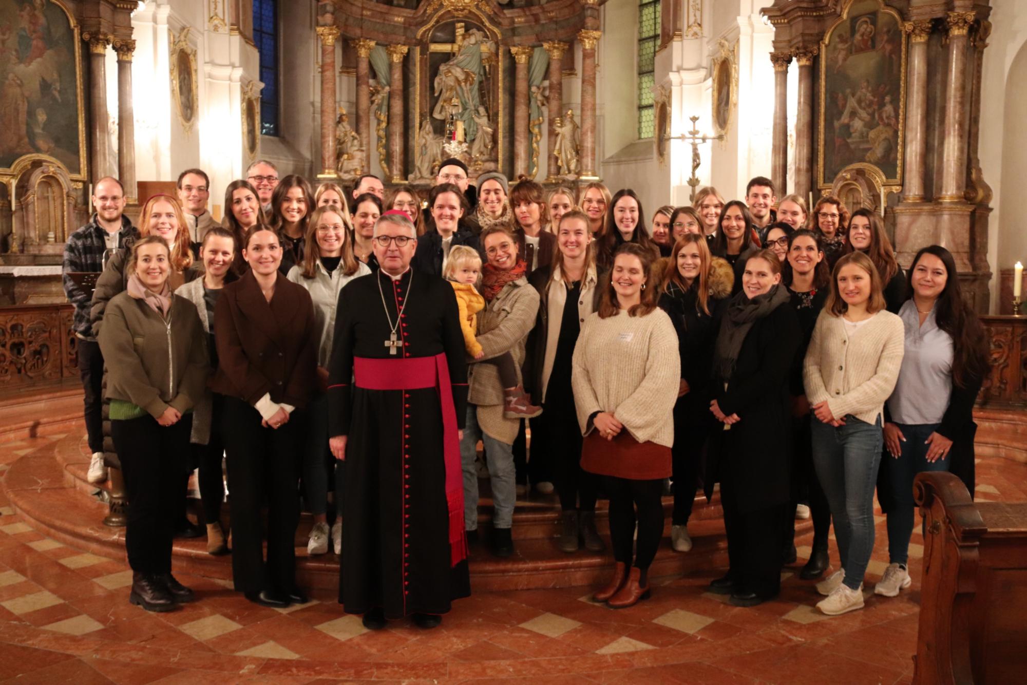 Religionslehrerinnen und Religionslehrer, die von Bischof Kohlgraf die Missio canonica erhalten haben (c) Bistum Mainz/Hoffmann