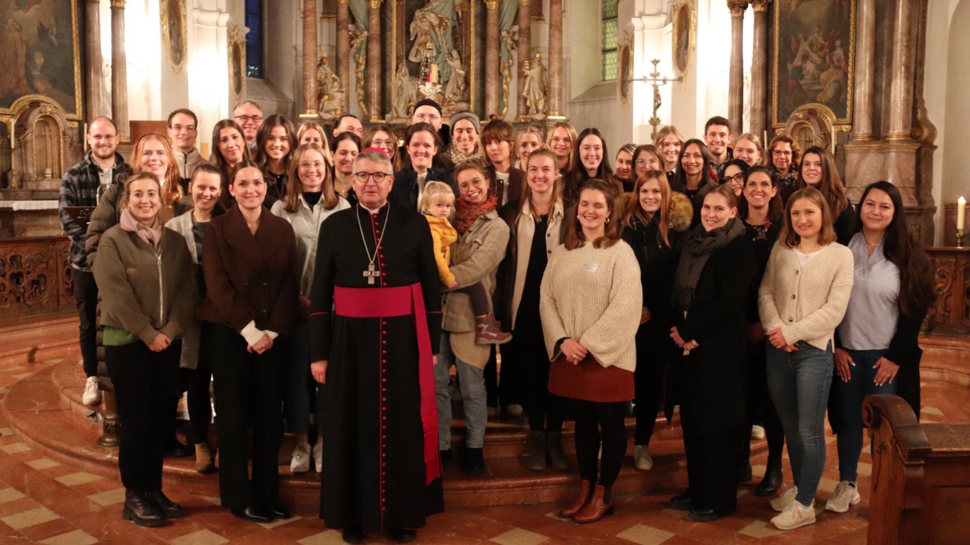 Religionslehrerinnen und Religionslehrer, die von Bischof Kohlgraf die Missio canonica erhalten haben