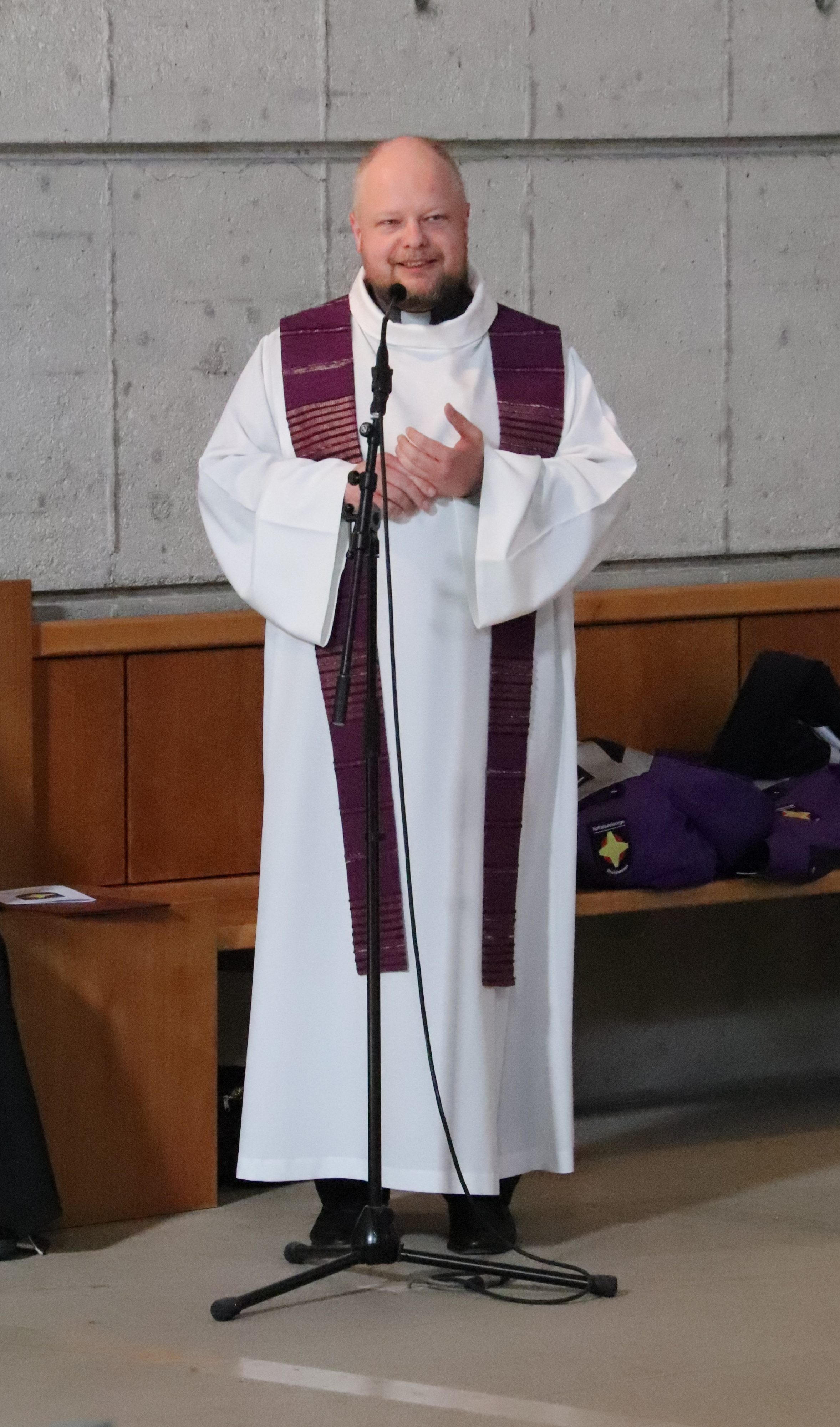 Generalvikar Dr. Sebastian Lang bei seiner Begrüßung im Gottesdienst 25 Jahre Notfallseelsorge Mainz