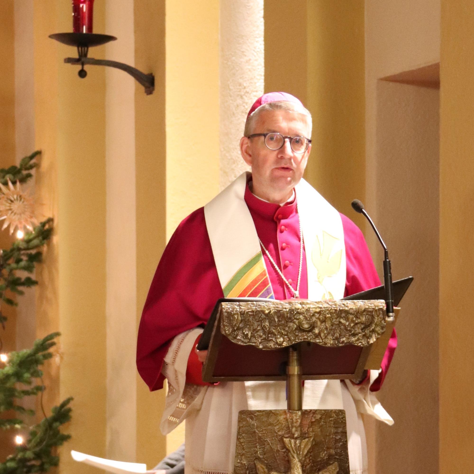 Bischof Peter Kohlgraf bei seiner Predigt zum Weltfriedenstag in der St. Walburga-Kirche in Groß-Gerau