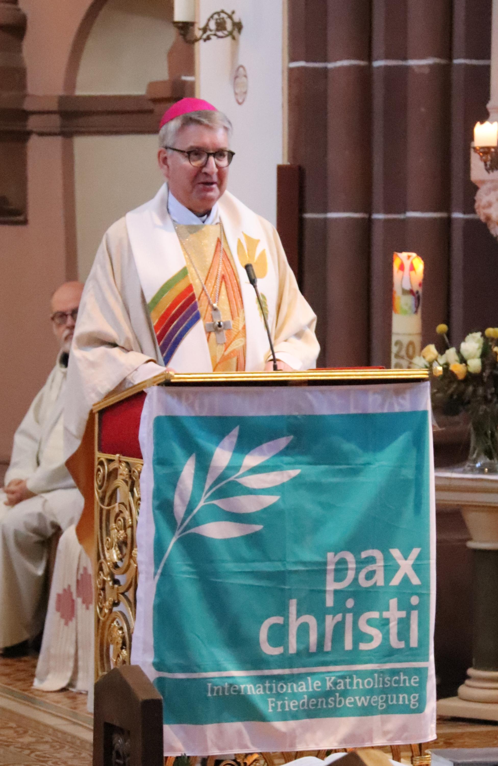 Bischof Peter Kohlgraf beim pax christi-Gottesdienst anlässlich des Weltfriedenstages 2025 in Wöllstein (c) Bistum Mainz/Hoffmann