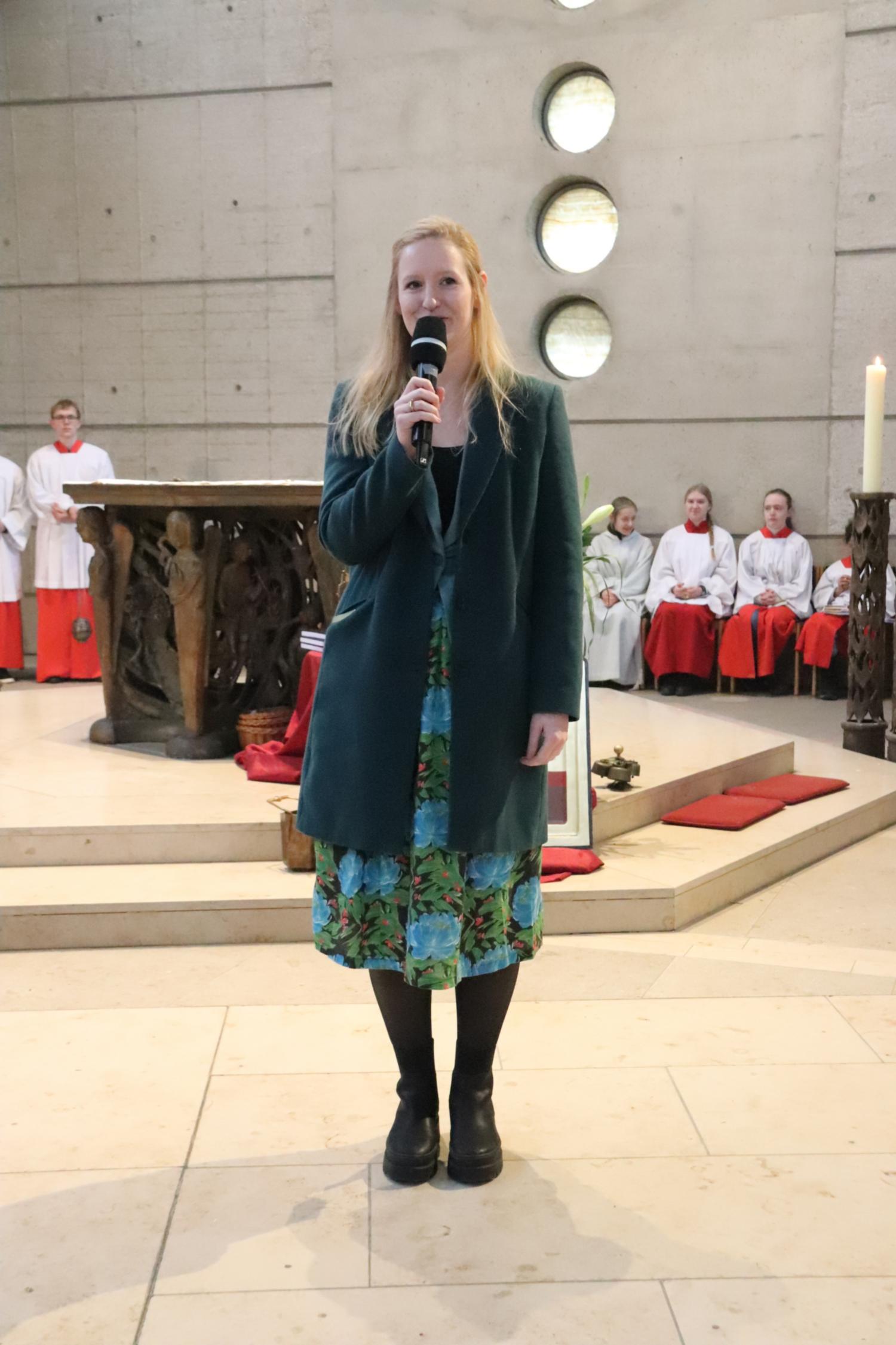 Christin Sauer, Ortsvorsteherin des Mainzer Stadtteils Hartenberg-Münchfeld, sprach ein Grußwort (c) Bistum Mainz/Hoffmann