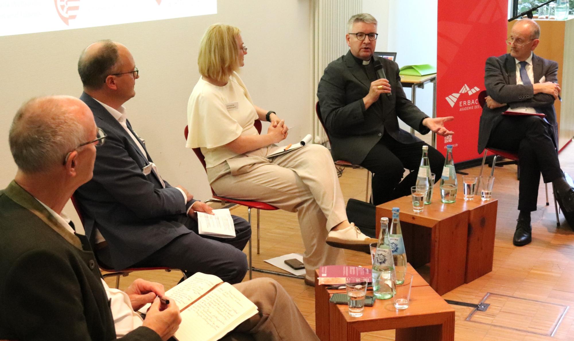 Podium „Wie sollen wir uns künftig erinnern?“ in Darmstadt