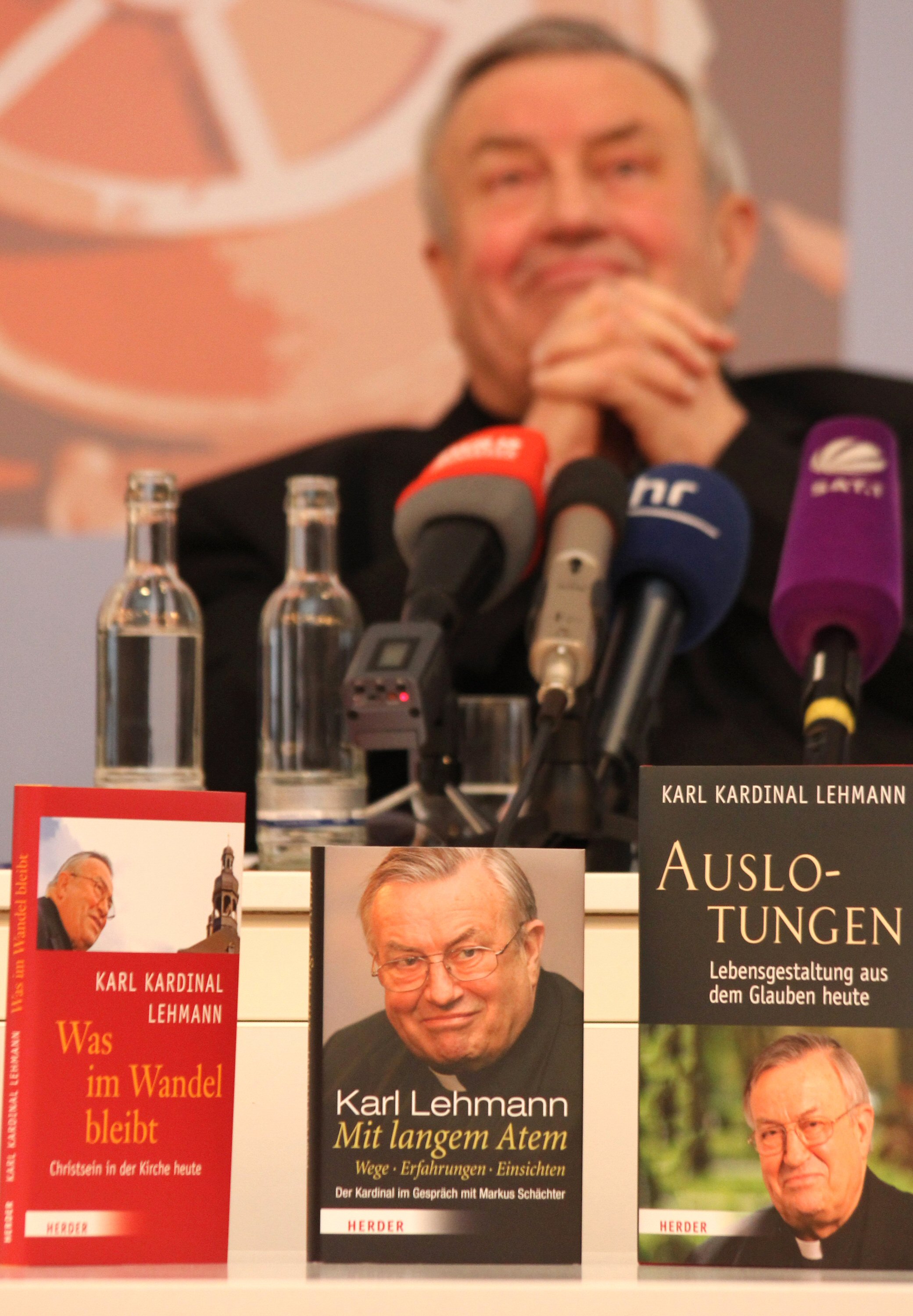 Mainz, 4.5.2016: Bei dem Pressegespräch im Erbacher Hof wurden auch drei neue Bücher vorgestellt, die anlässlich des 80. Geburtstages von Kardinal Lehmann erschienen sind.