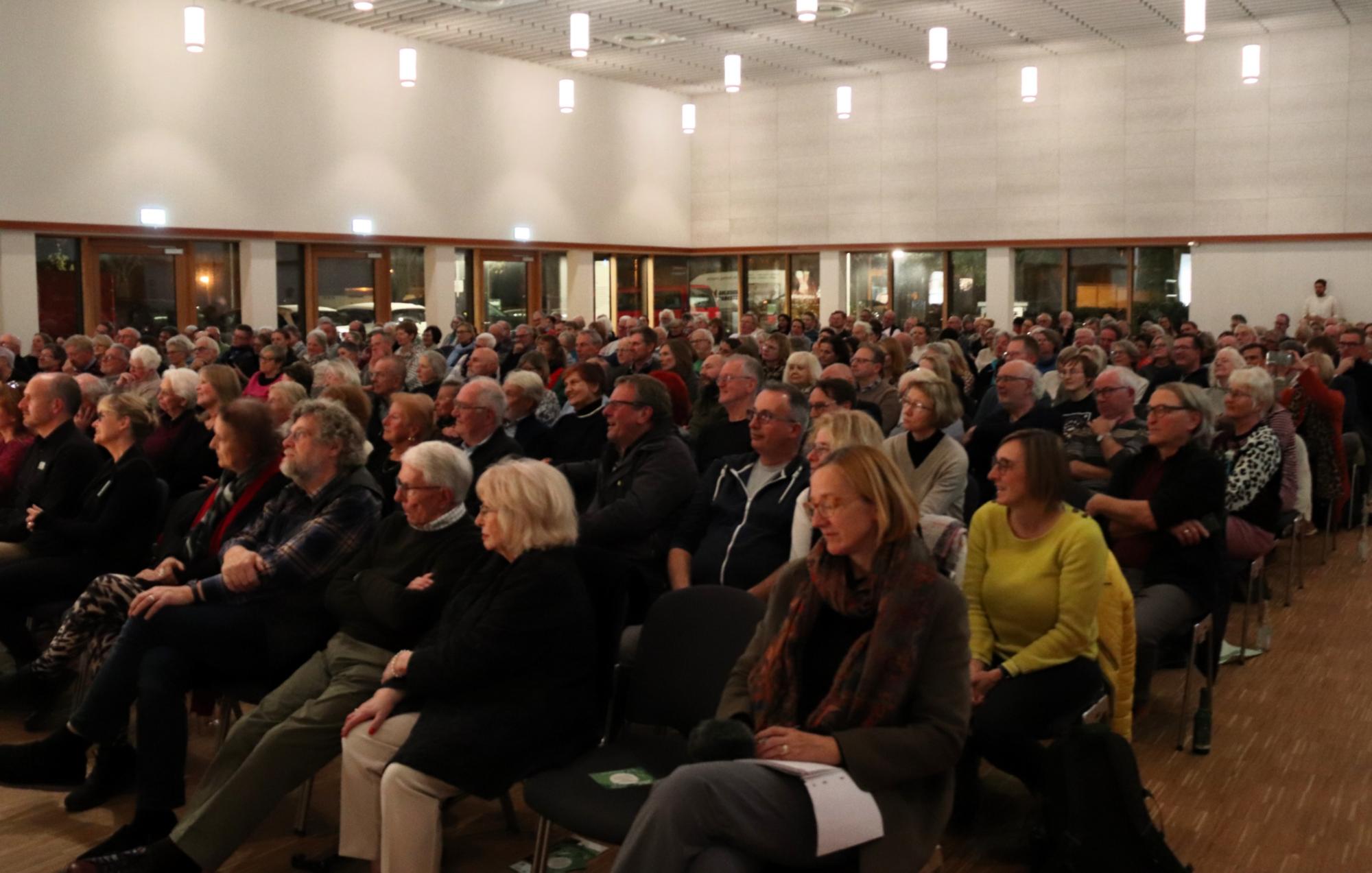 Publikum des Abends „Heile, heile Gänsje … - Trauer und Trost. Spaß und Spott.“ im Bürgerhaus Mainz-Hechtsheim (c) Bistum Mainz/Hoffmann