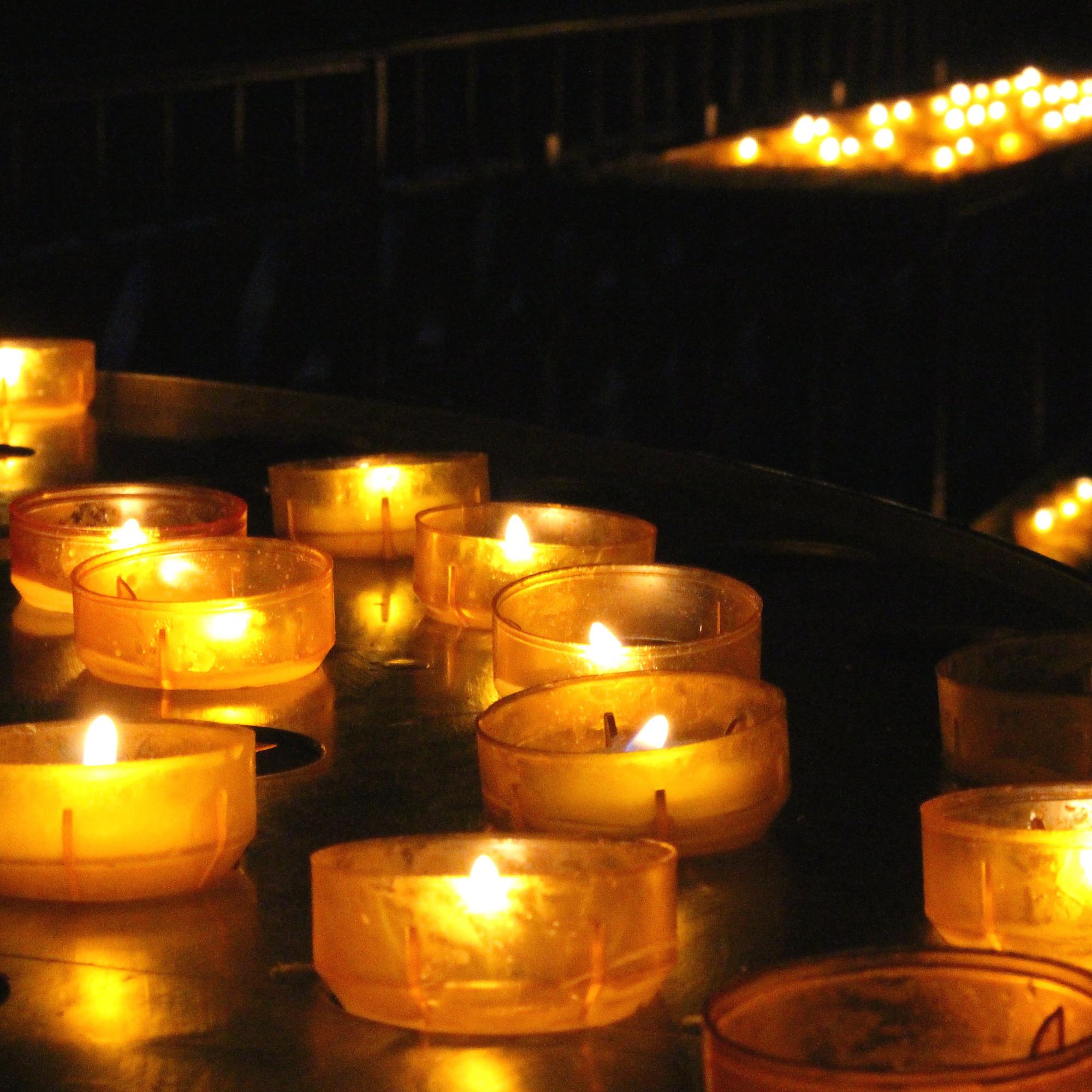 Requiem für Wohnungslose - Kerzen im Dom