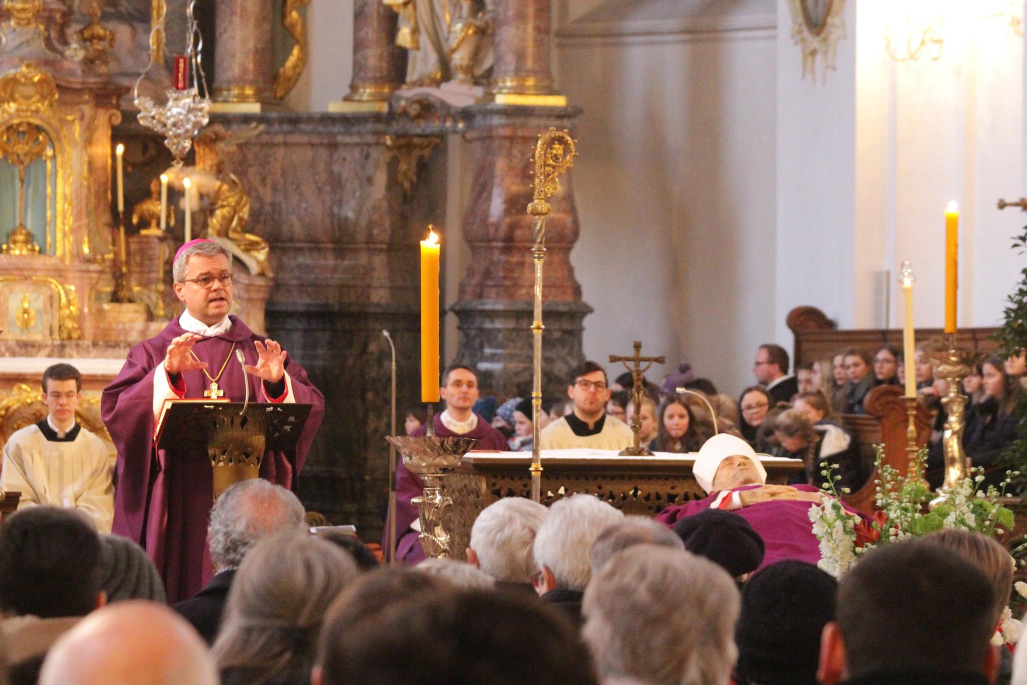 Requiem mit Weihbischof Bentz Mainz, 18. März 2018: 'Die Resonanz und die Anteilnahme am Tod von Kardinal Lehmann, so wie wir sie in diesen Tagen des Abschiednehmens erleben, ist bewegend', sagte Weihbischof Udo Markus Bentz beim Requiem in der Seminarkirche.