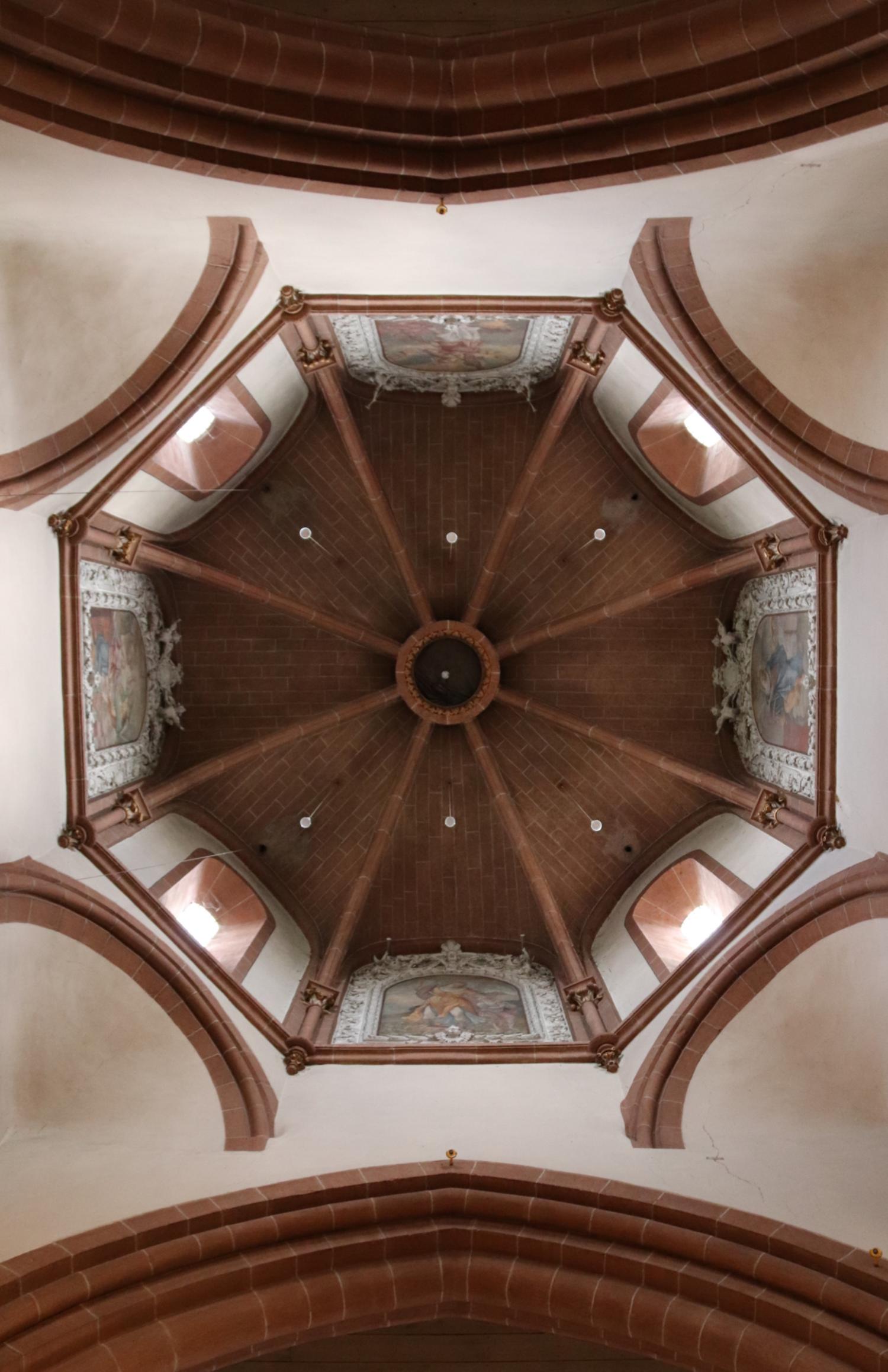 Gewölbe über dem Altar der Basilica minor in Seligenstadt (c) Bistum Mainz/Hoffmann