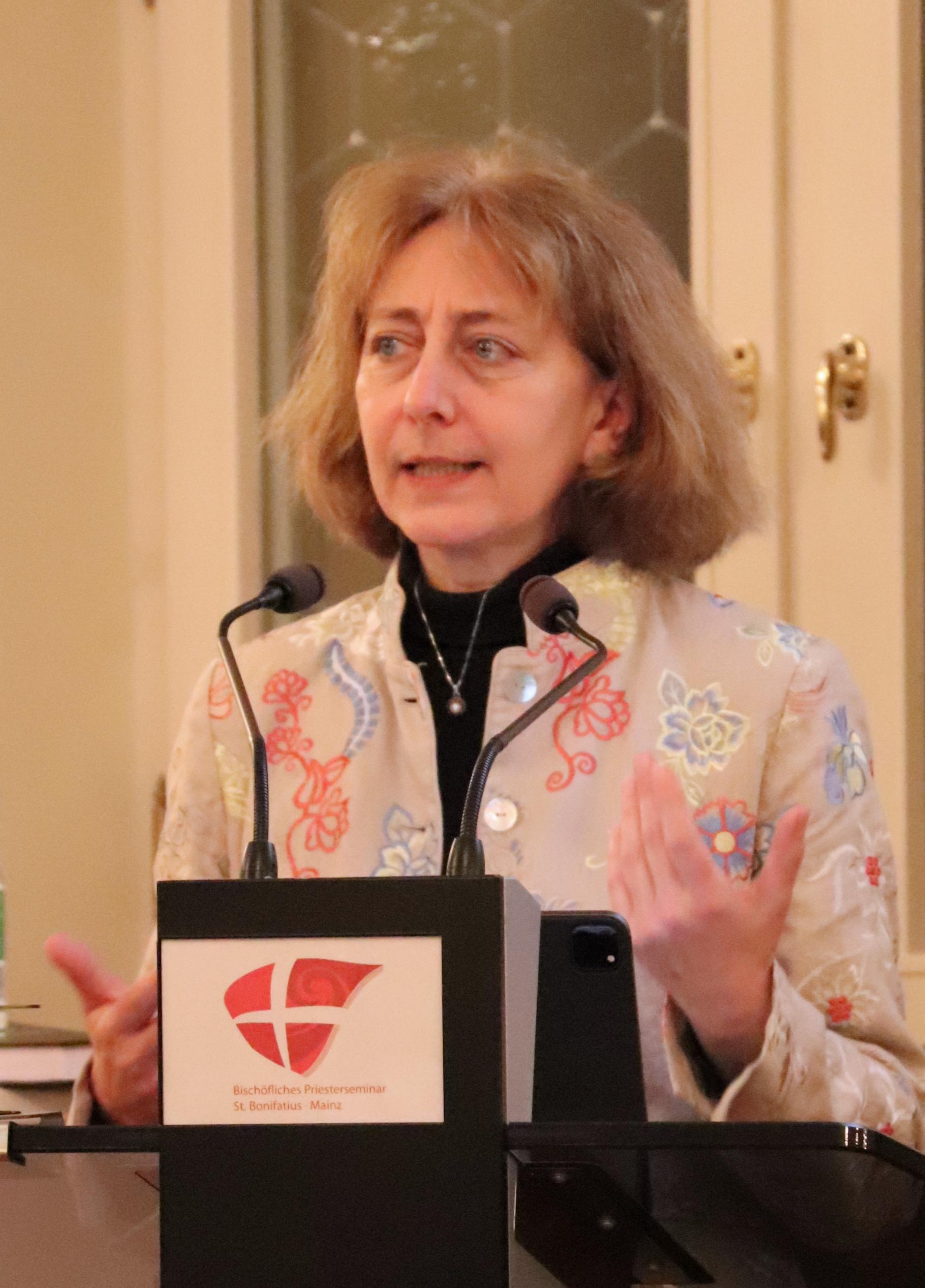Dr. Sonja Strube beim Seminarfeiertag im Mainzer Priesterseminar/Haus der kirchlichen Berufe Mainz (c) Bistum Mainz/Hoffmann