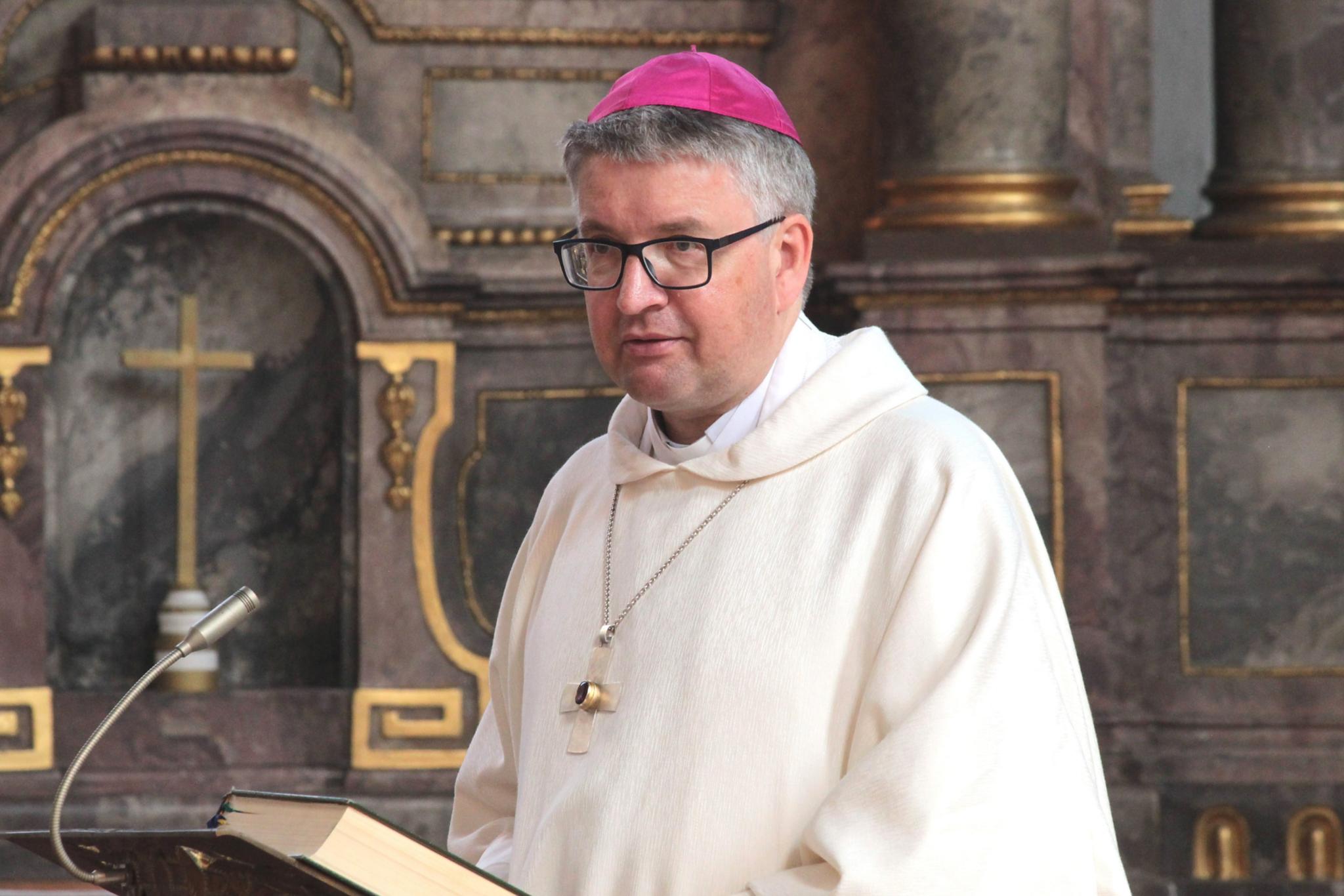Mainz, 9. Juni 2018: 'Wir müssen nur beginnen, im Kleinen zu leuchten, dann wird sich viel verändern', sagte Bischof Peter Kohlgraf in seiner Predigt beim Sendungsgottesdienst in der Augustinerkirche.