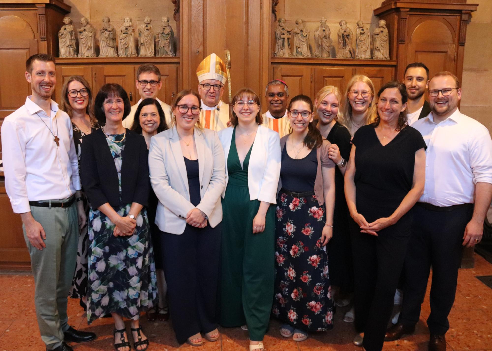 Gruppenfoto mit den neuen pastoralen Mitarbeitenden im Bistum Mainz (c) Bistum Mainz/Hoffmann