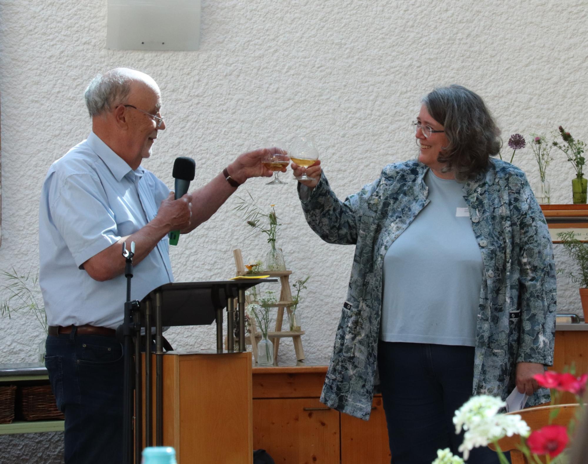 Albert Baumann und Carola Daniel warfen einen Blick zurück auf 50 Jahre Pastoralreferentinnen und Pastoralreferenten im Bistum Mainz (c) Bistum Mainz/Hoffmann