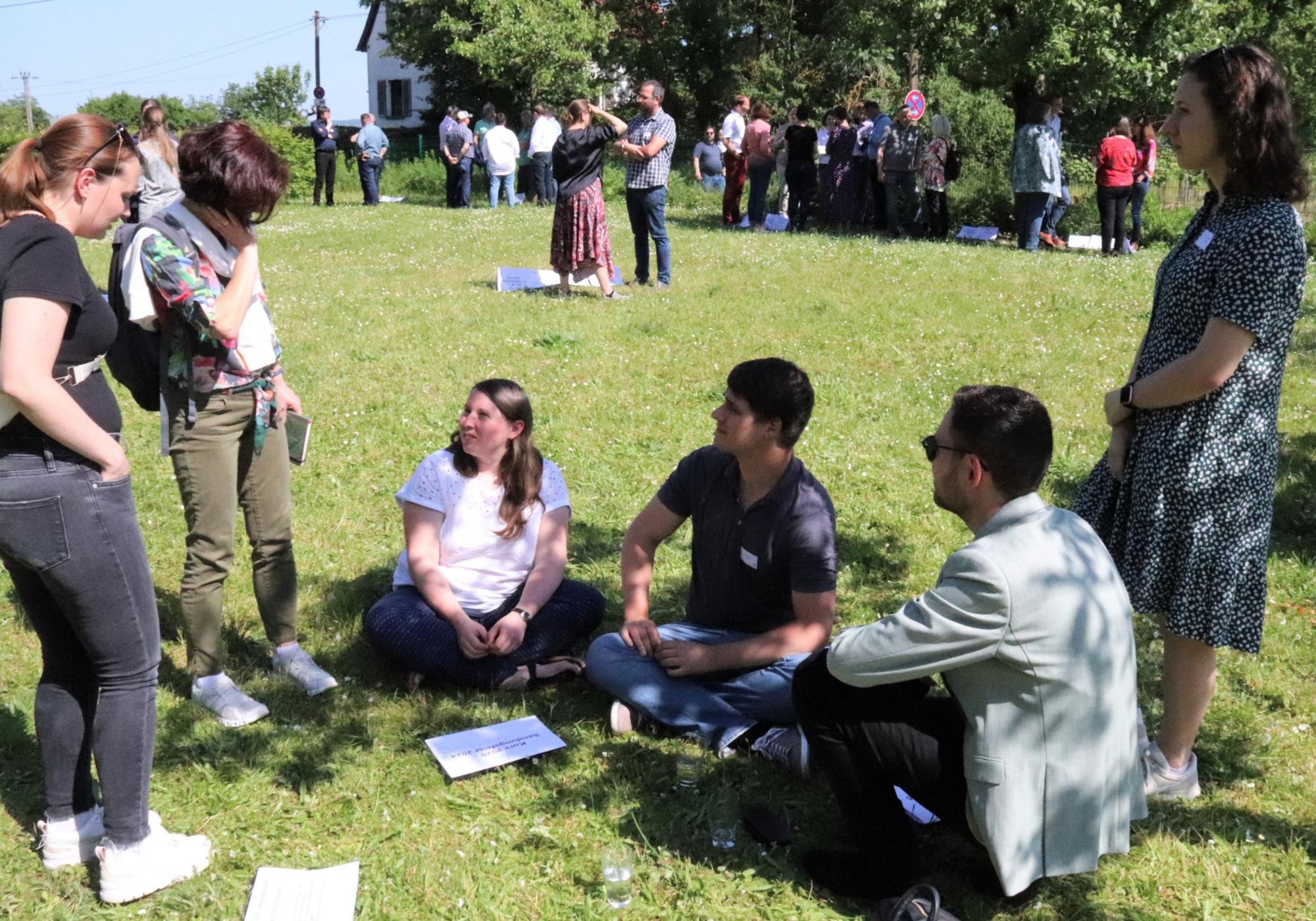 In verschiedenen Gesprächsgruppen tauschten sich die Teilnehmenden über ihre Berufung aus