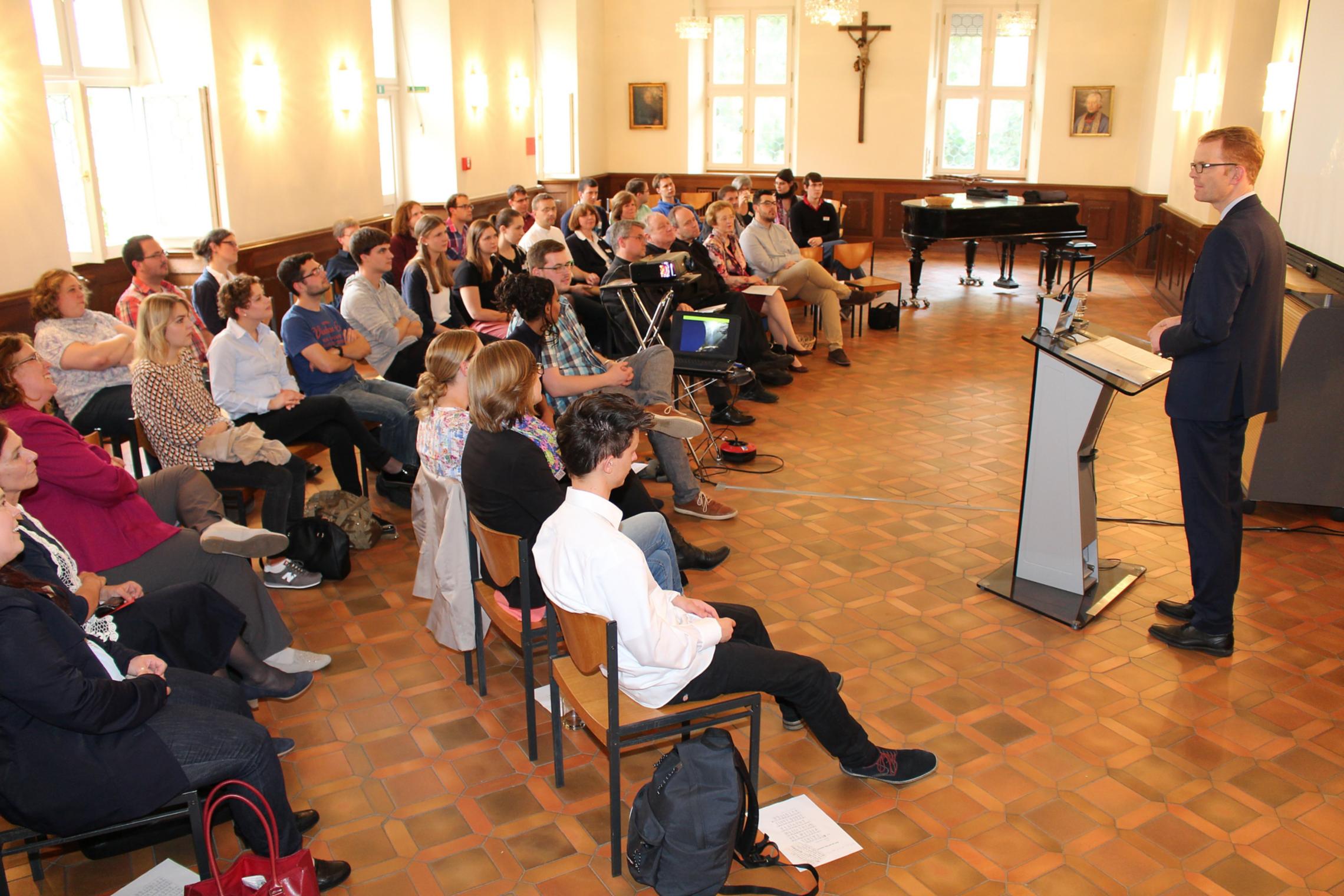 Mainz, 2. Juni 2016: Dr. Wolfgang Fritzen hielt das Impulsreferat in der Auls des Priesterseminars beim diesjährigen 'Theotag'.