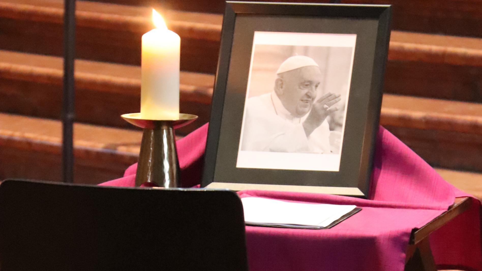 Kondolenzbuch für Papst Franziskus