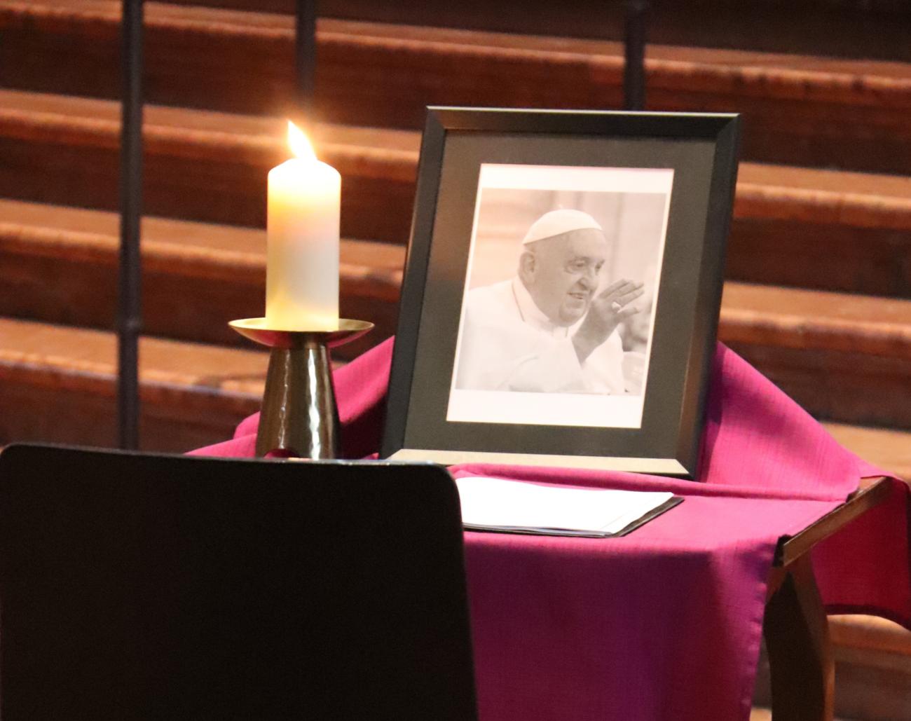 Kondolenzbuch für Papst Franziskus