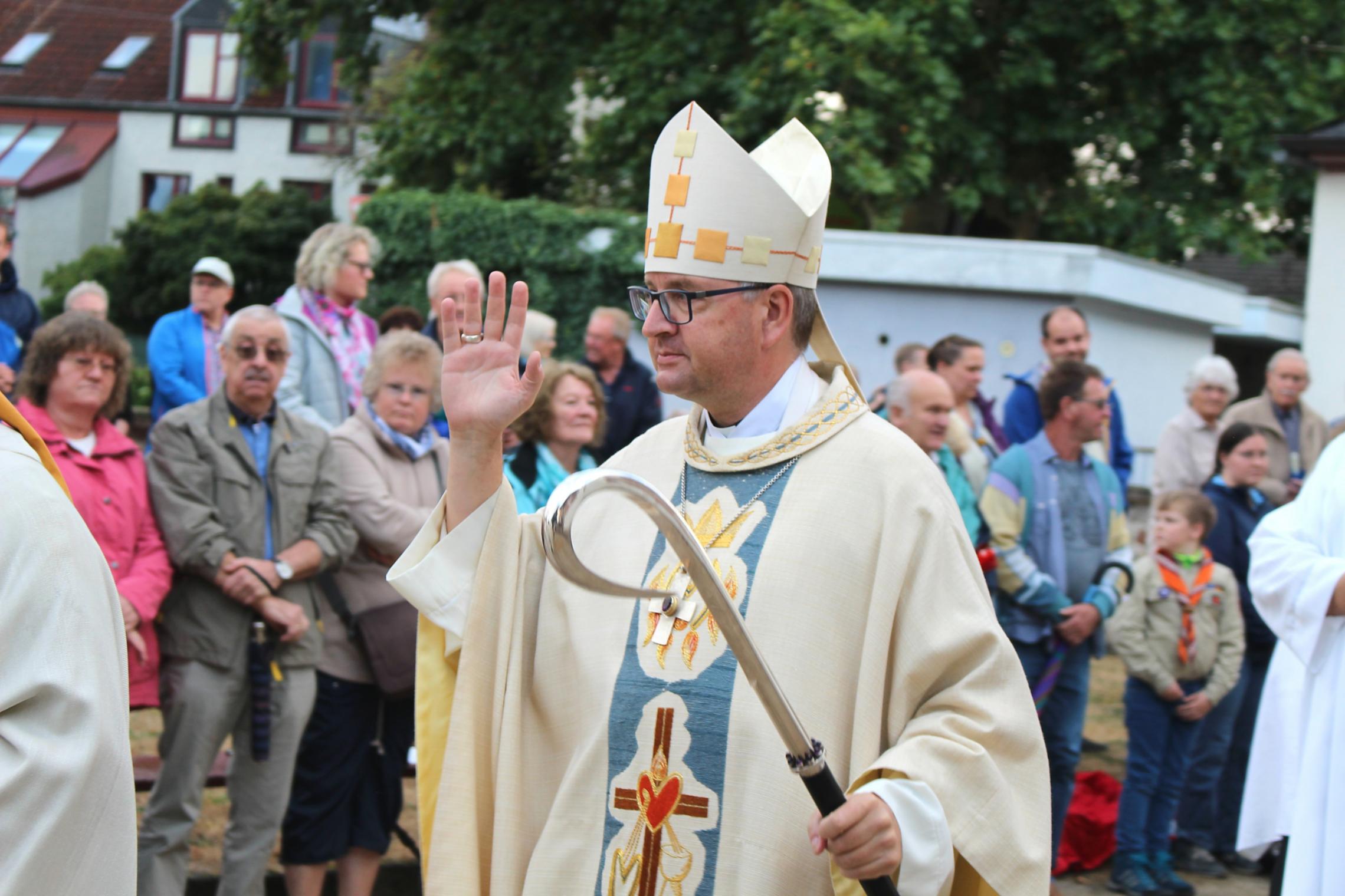 Dieburg, 7. September 2018: Bischof Peter Kohlgraf beim Einzug des Wallfahrtsgottesdienstes.