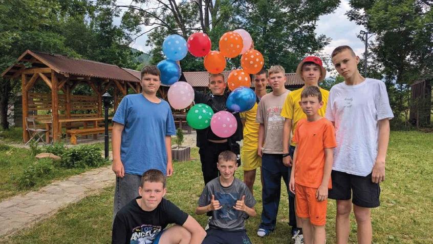 Mit dem Fördergeld des Bistums Mainz wird zum Beispiel ein Projekt für psychologische Hilfe und Rehabilitation für Binnenflüchtlingskinder in der Ukraine unterstützt