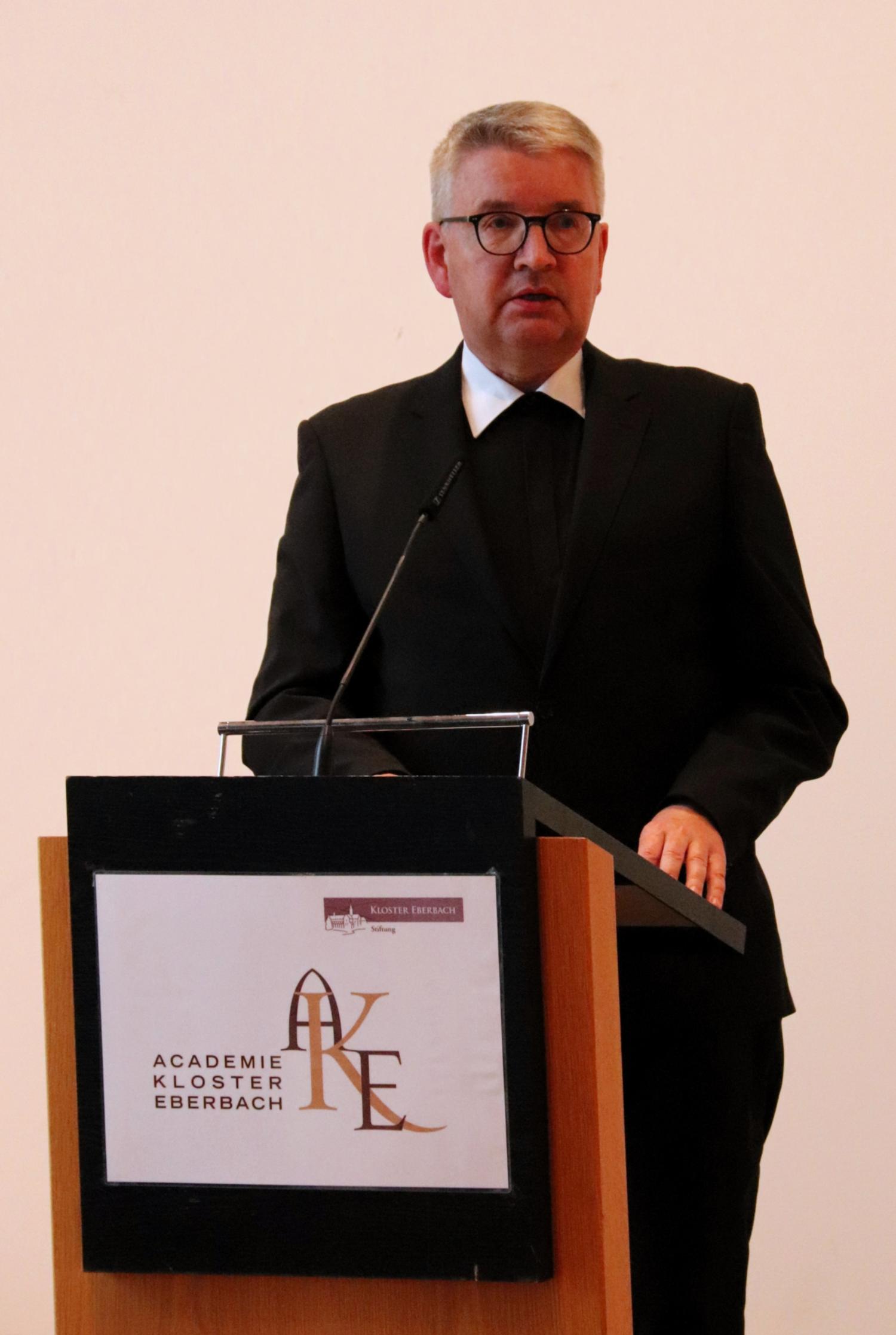 Bischof Peter Kohlgraf bei seinem Impuls-Vortrag im Wiesbadener Roncalli-Haus (c) Bistum Mainz/Hoffmann