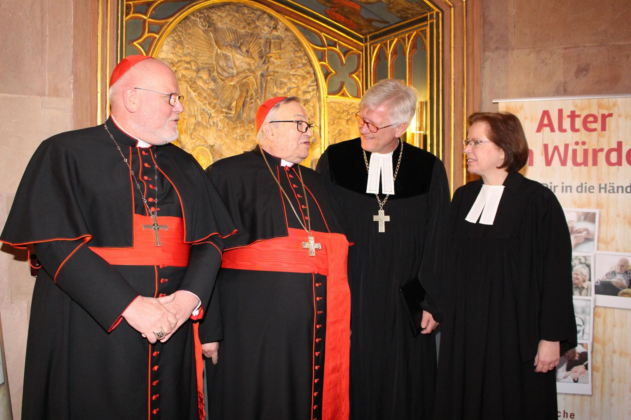 Mainz, 9. April 2016: Eröffnung der Woche für das Leben in Mainz (v.l.n.r.): Kardinal Reinhard Marx, Kardinal Karl Lehmann, Landesbischof Heinrich Bedford-Strohm und die stellvertretende Kirchenpräsidentin der EKHN, Ulrike Scherf.