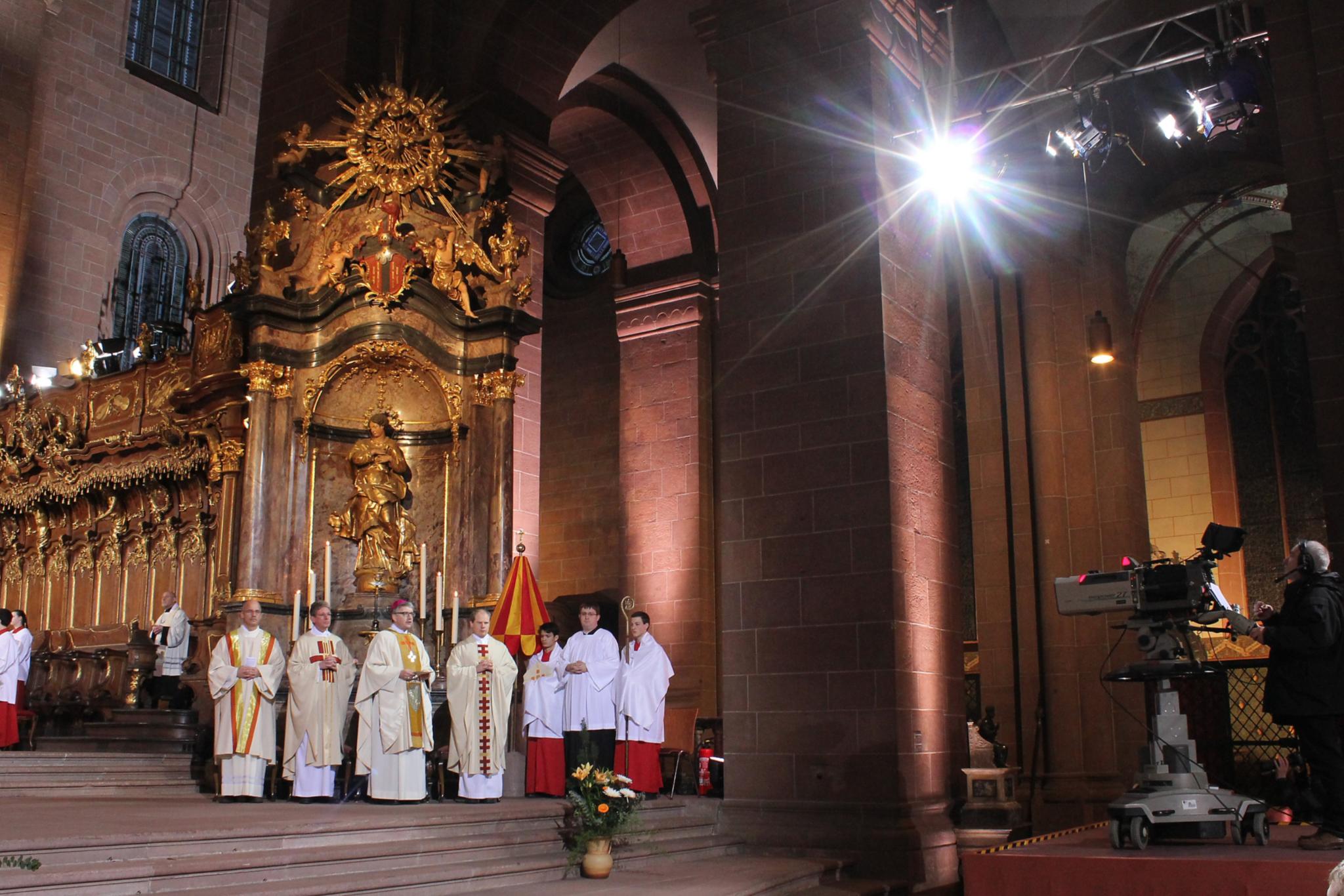 Worms, 28.1.2018: Mit einem feierlichen Pontifikalamt mit dem Mainzer Bischof Peter Kohlgraf ist das Jubiläumsjahr zur Tausendjahrfeier des Wormser Domes eröffnet worden