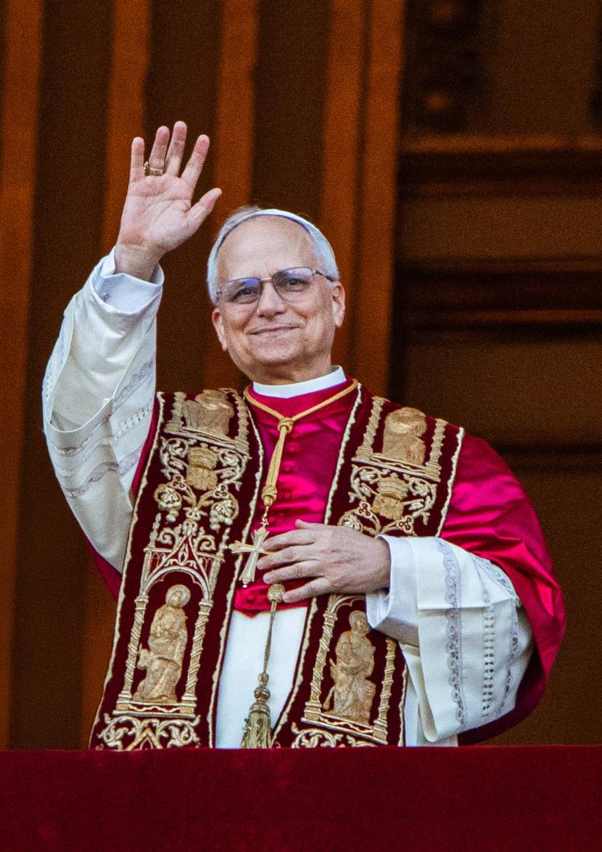 Papst Leo XIV. nach seiner Wahl beim Gruß am Petersplatz (c) Deutsche Bischofskonferenz / Jessica Krämer