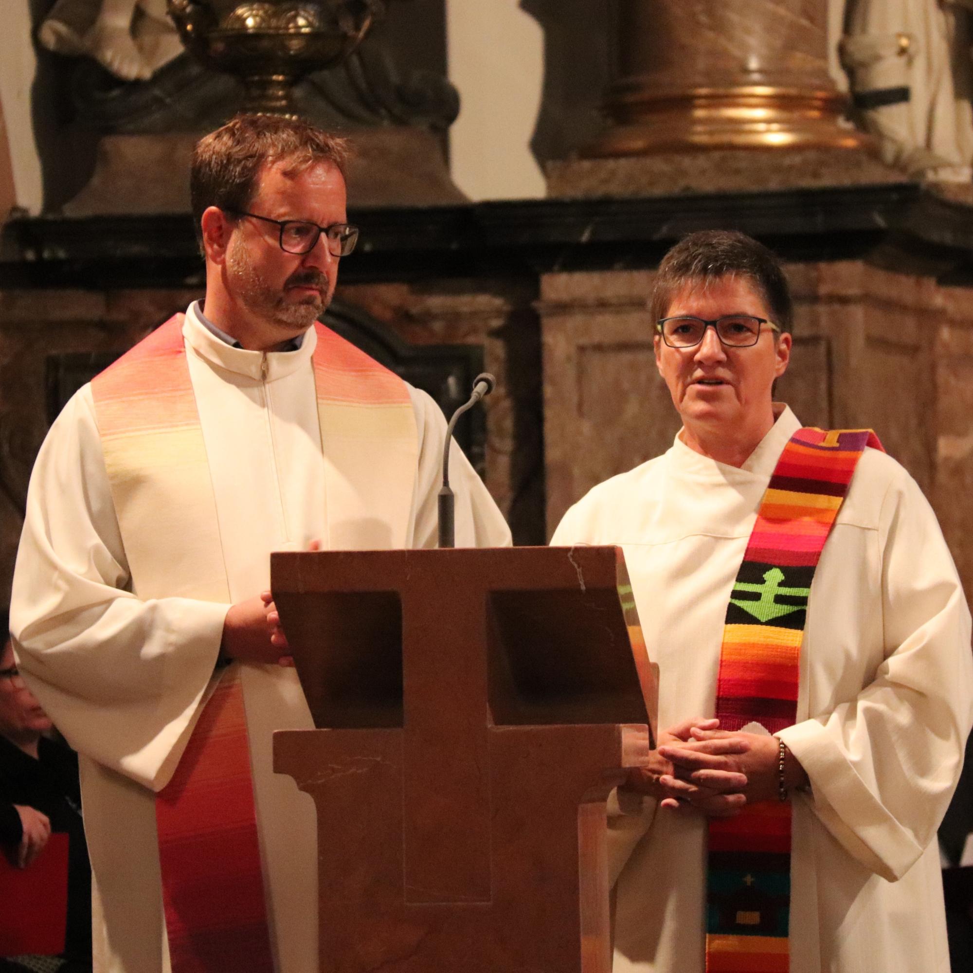 Pfarrer Mathias Berger und Gemeindereferentin Christine Schardt sind jetzt offiziell Beauftragte für queersensible Pastoral des Bistums Mainz