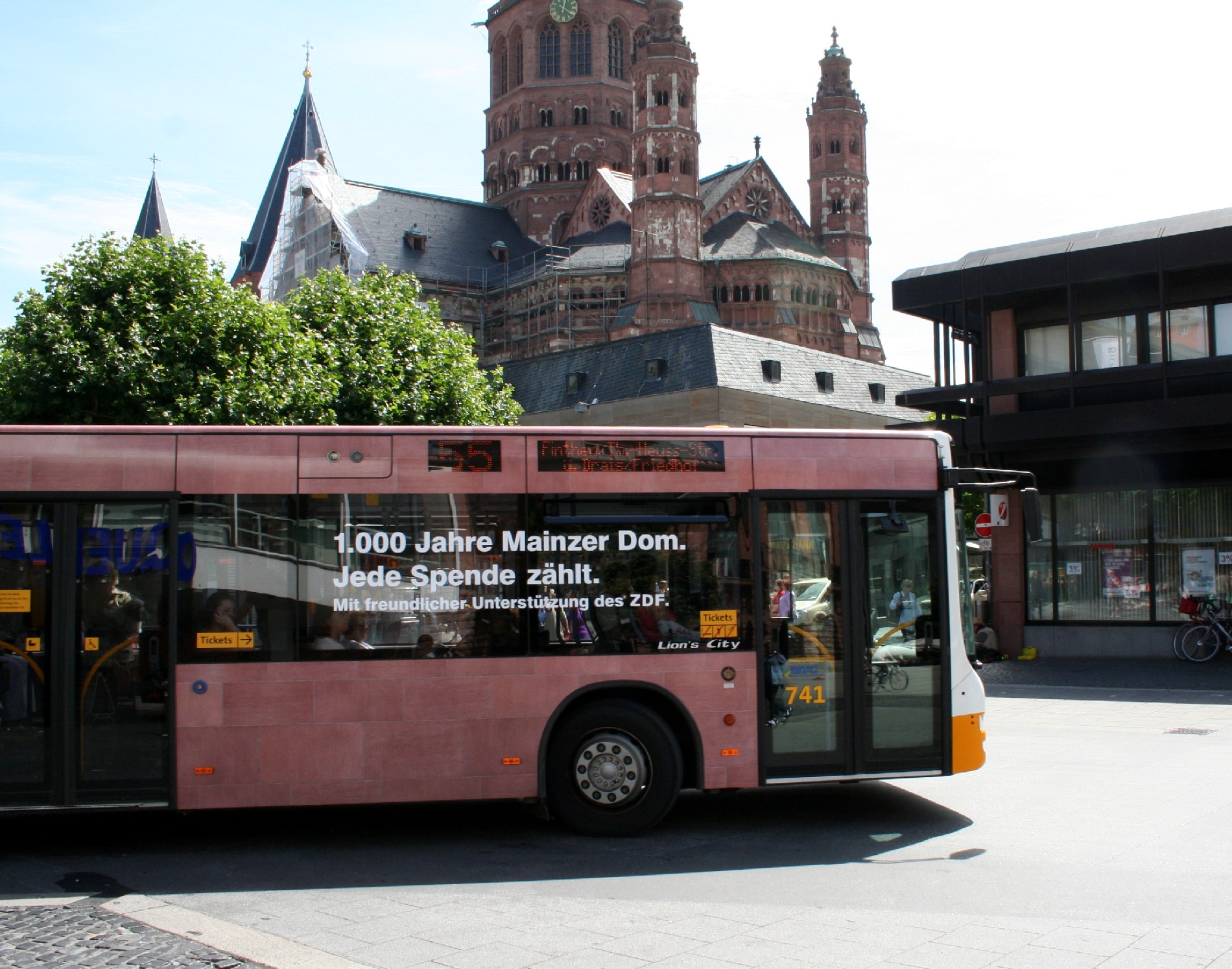 zdf-bus-jpg (c) Bistum Mainz / Matschak (Ersteller: Bistum Mainz / Matschak)